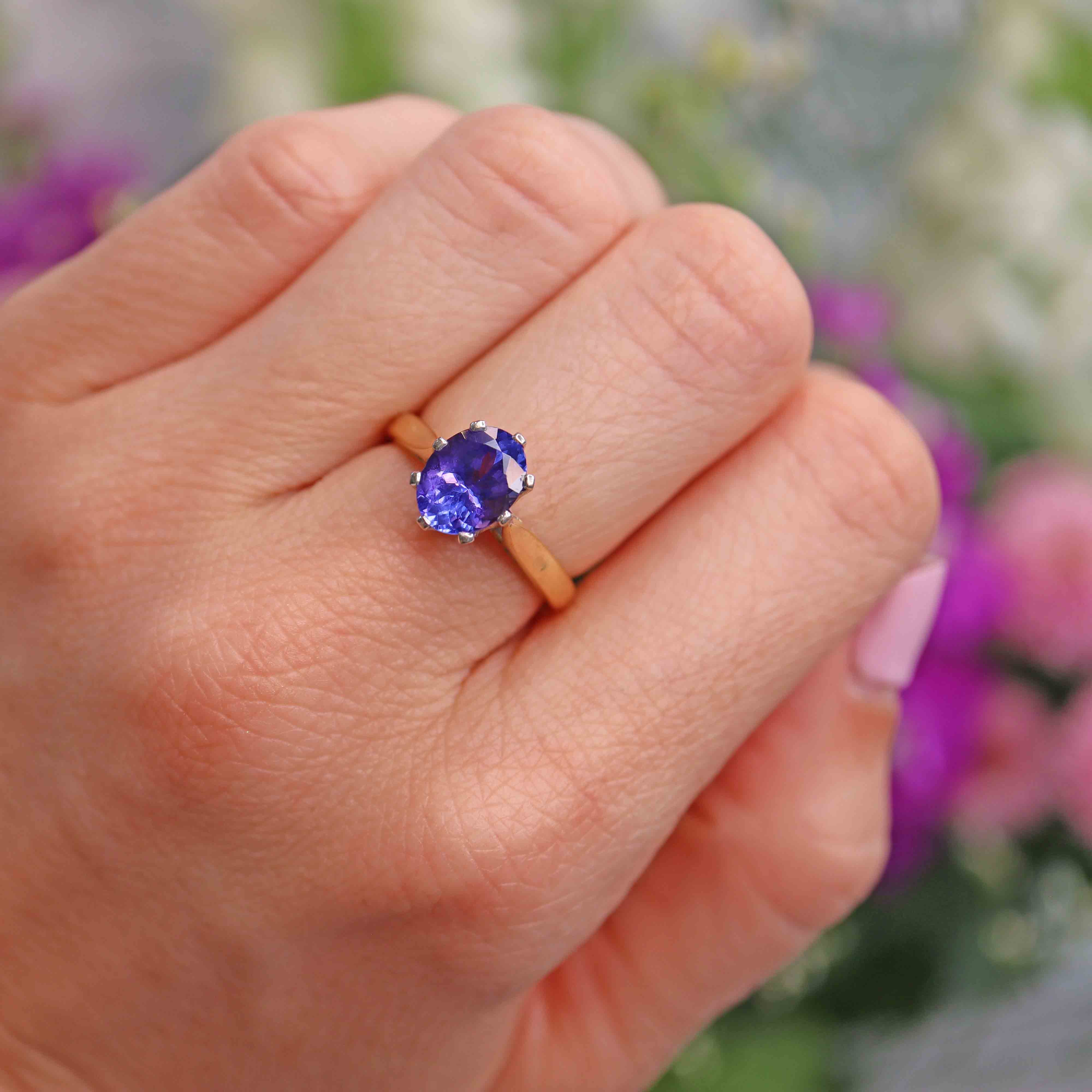 Tanzanite 18ct Gold Solitaire Engagement Ring