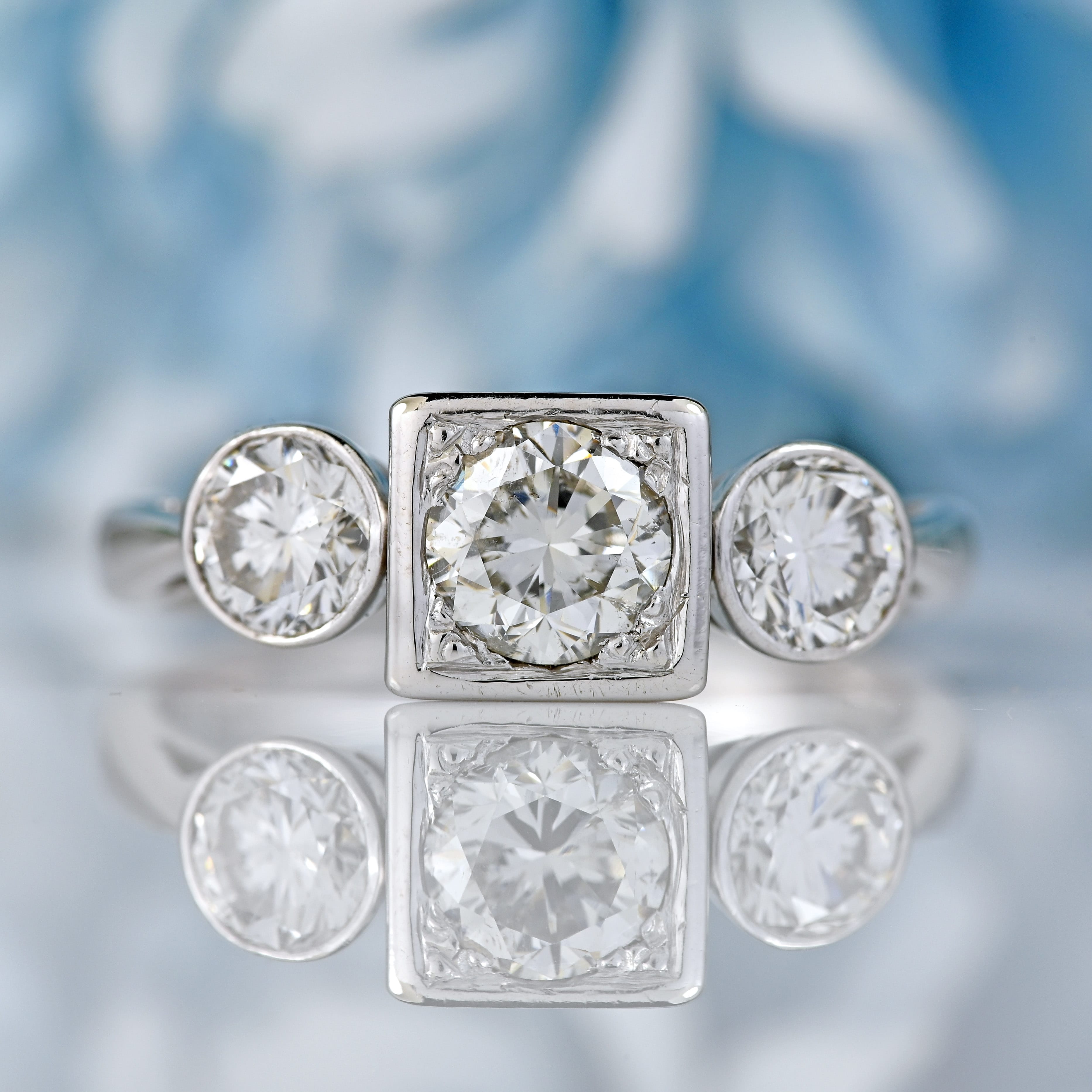 Ellibelle Jewellery 18ct White Gold 1.50-Carat Diamond Three-Stone Trilogy Engagement Ring
