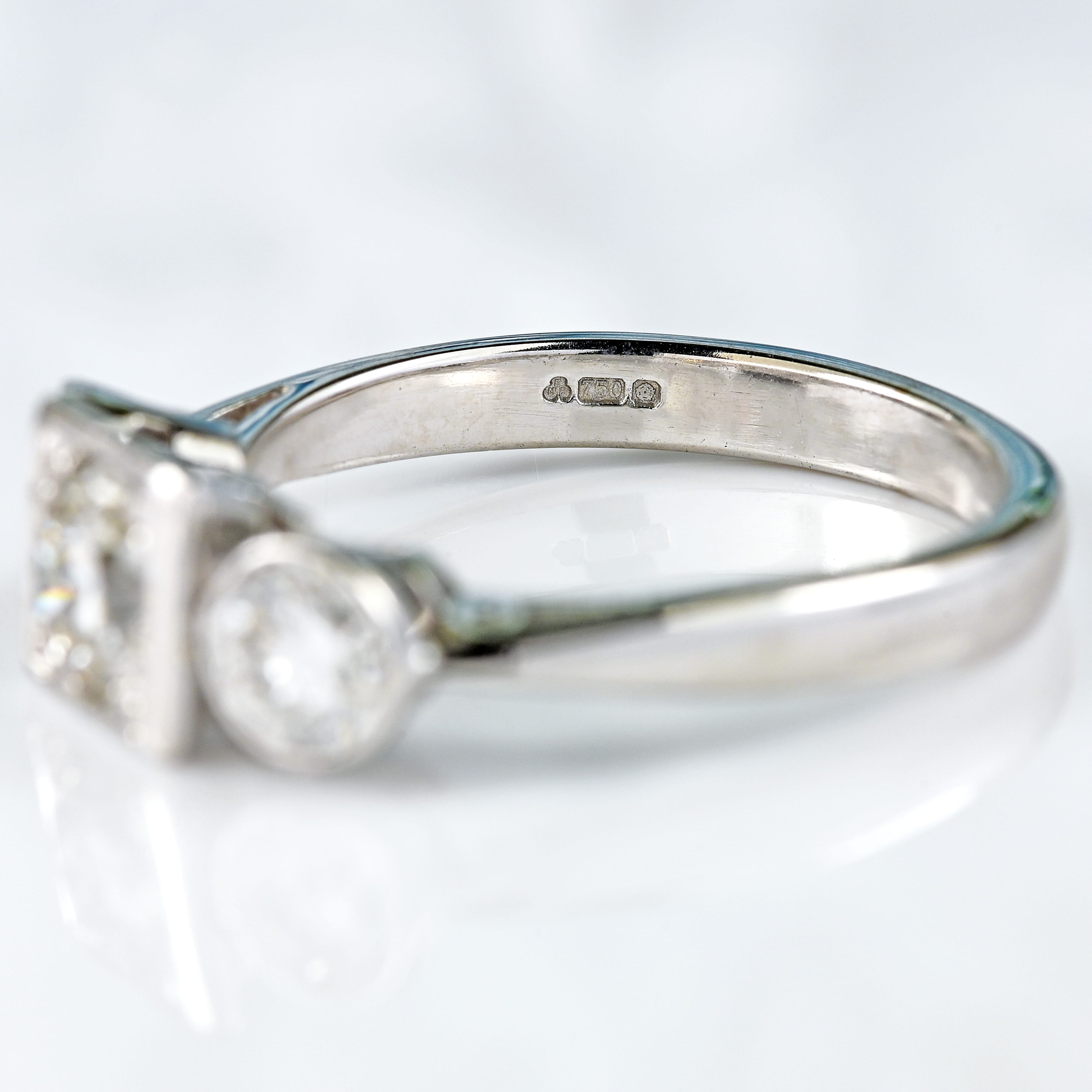 Ellibelle Jewellery 18ct White Gold 1.50-Carat Diamond Three-Stone Trilogy Engagement Ring