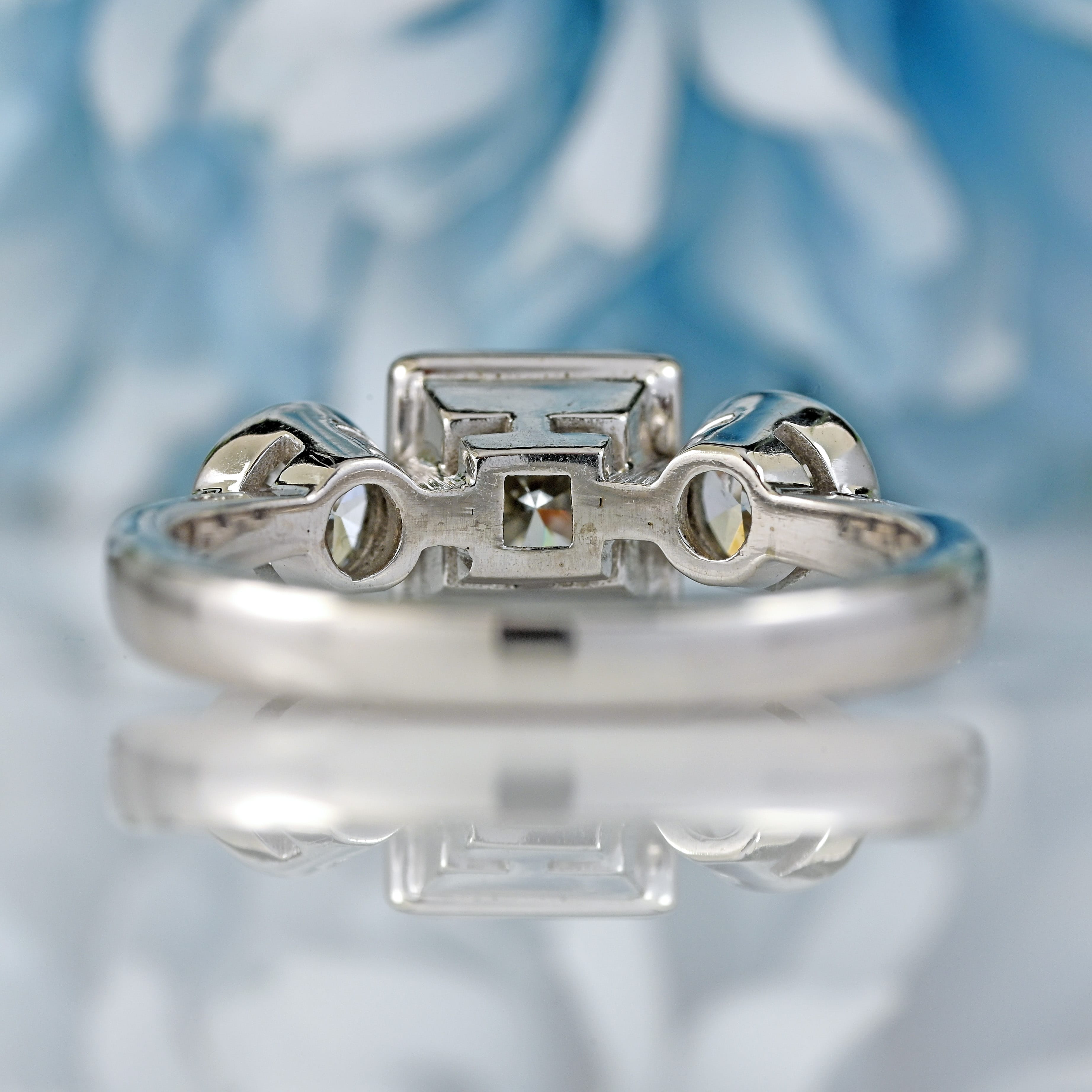 Ellibelle Jewellery 18ct White Gold 1.50-Carat Diamond Three-Stone Trilogy Engagement Ring