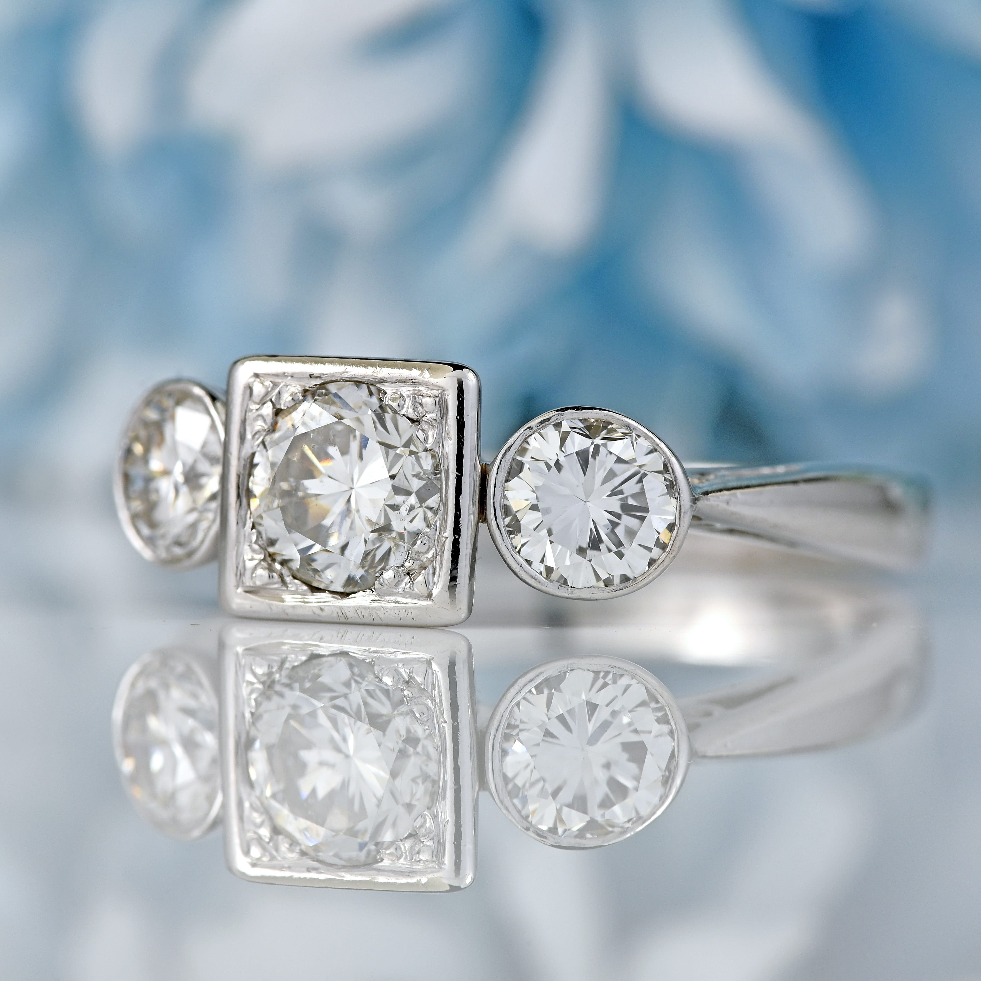 Ellibelle Jewellery 18ct White Gold 1.50-Carat Diamond Three-Stone Trilogy Engagement Ring