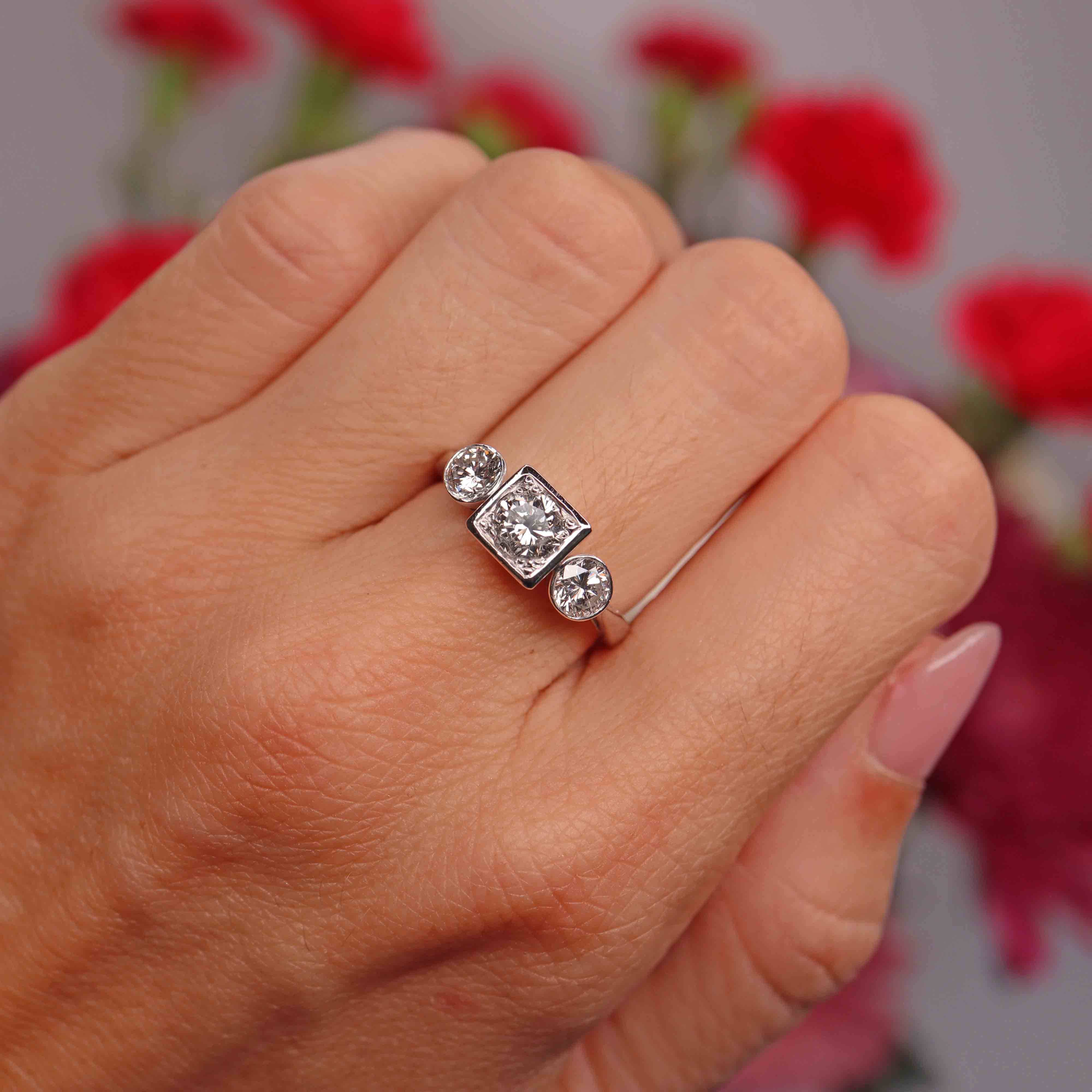 Ellibelle Jewellery 18ct White Gold 1.50-Carat Diamond Three-Stone Trilogy Engagement Ring