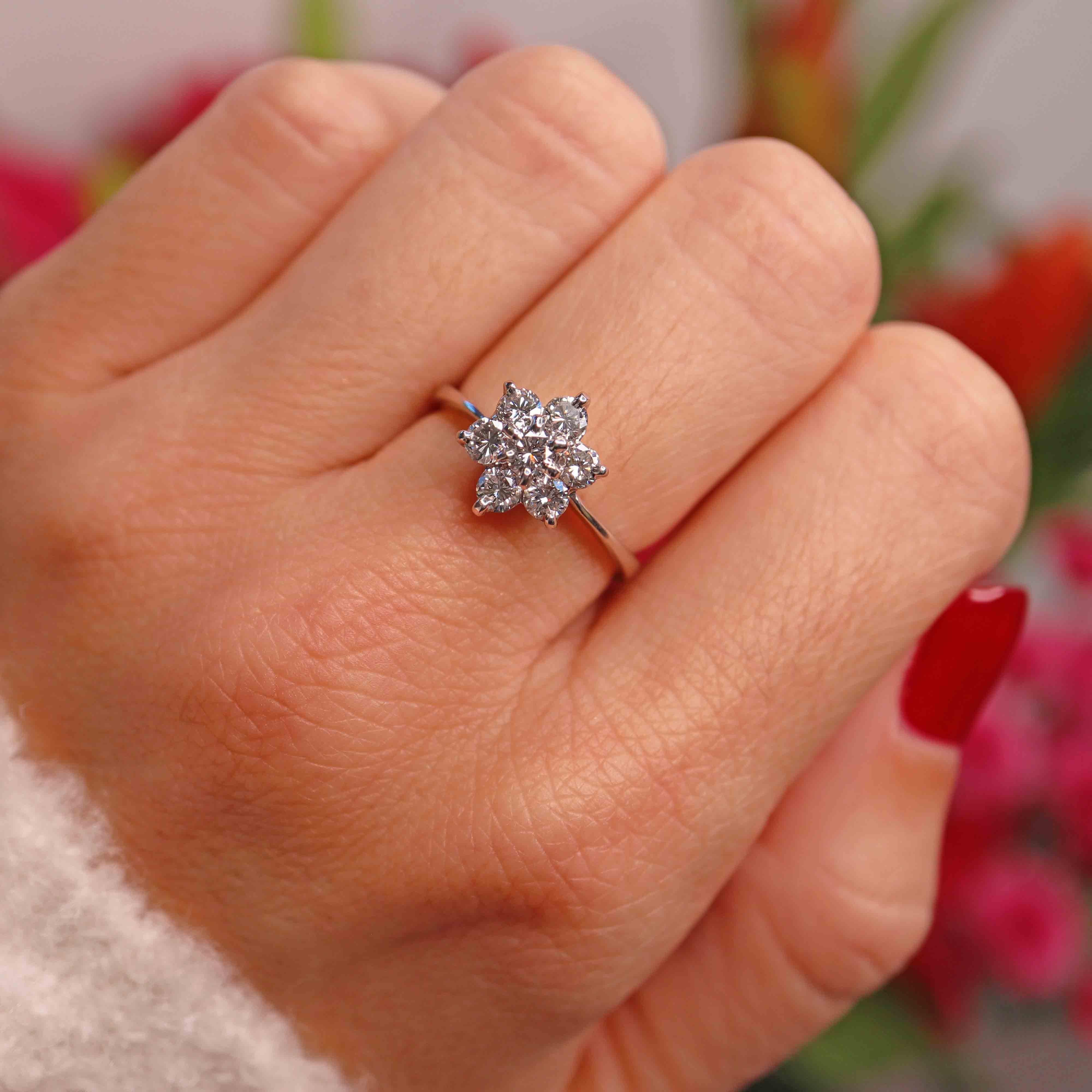 Ellibelle Jewellery 18ct White Gold Diamond Daisy Cluster Ring (0.96ct)