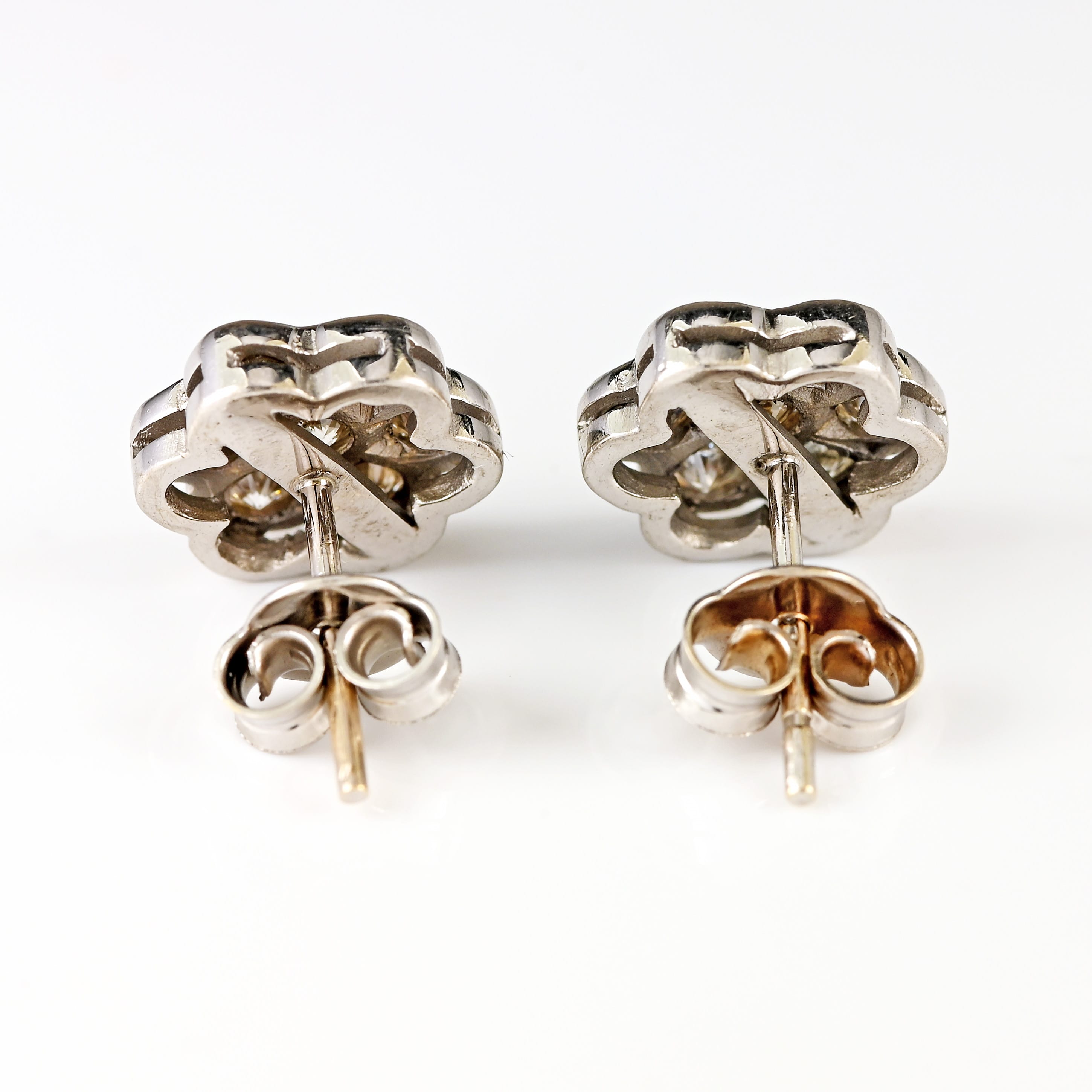 Ellibelle Jewellery 18ct White Gold Diamond Daisy Cluster Stud Earrings (0.70cts)