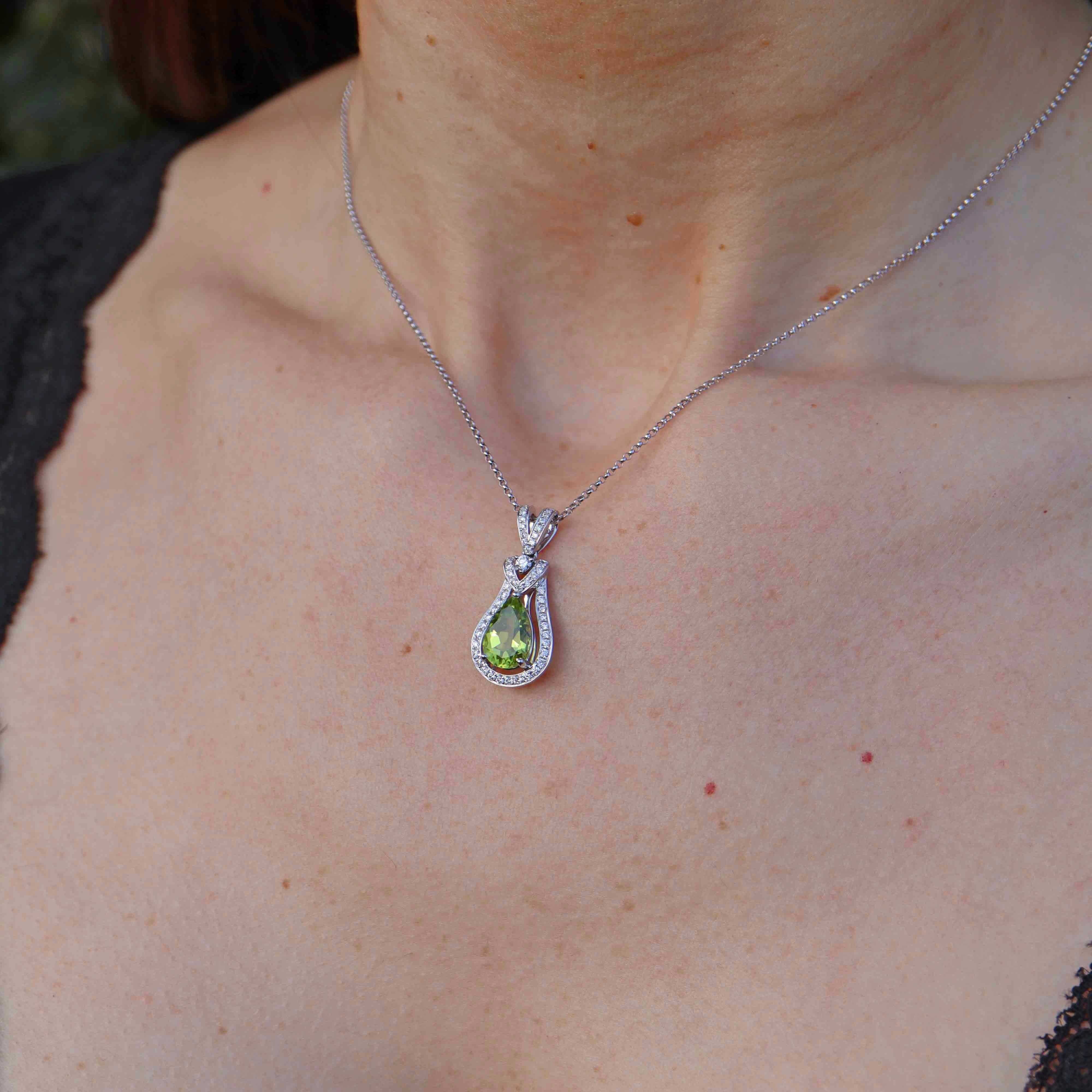 Ellibelle Jewellery 18ct White Gold Pear-Cut Peridot & Diamond Pendant Necklace