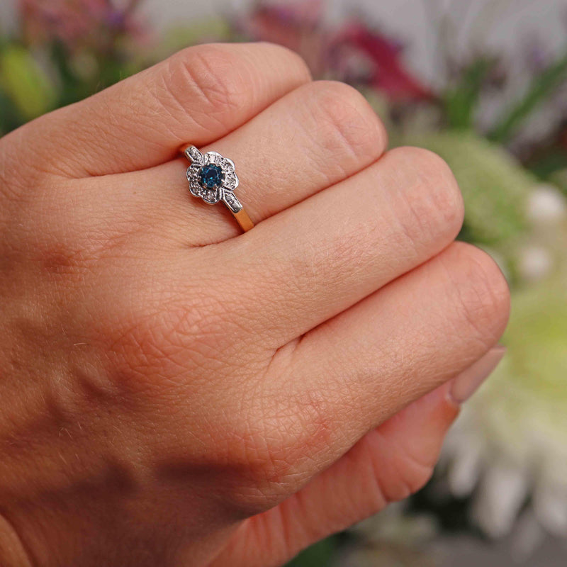 Ellibelle Jewellery 1940s Sapphire & Diamond 18ct Gold Daisy Ring