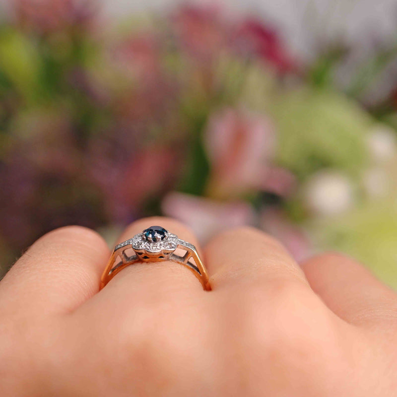 Ellibelle Jewellery 1940s Sapphire & Diamond 18ct Gold Daisy Ring