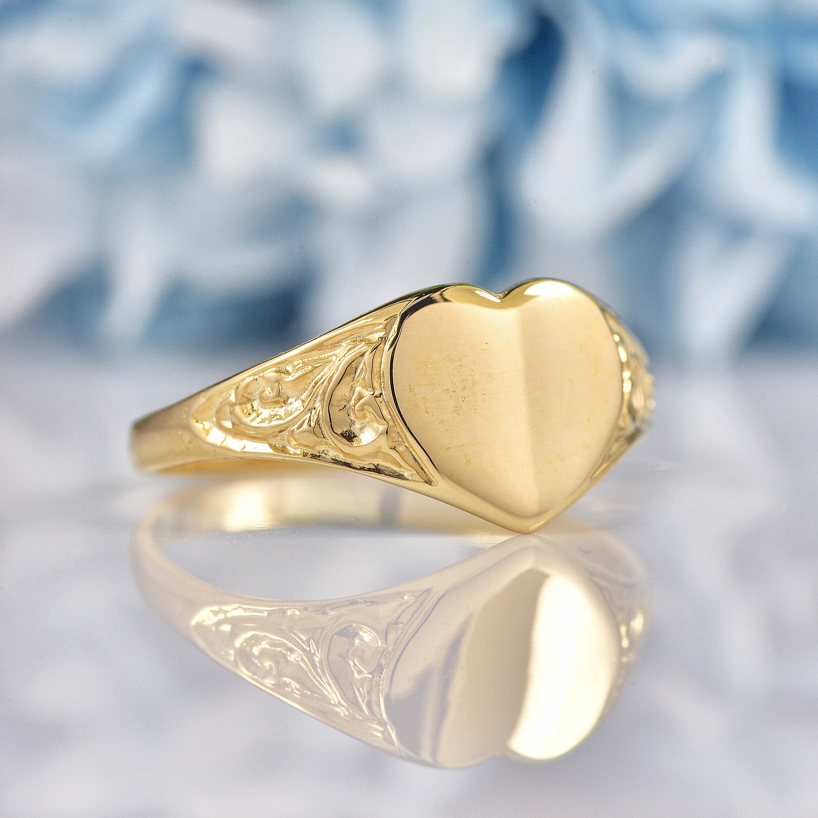 9ct Gold Plain Heart Signet Ring - Main Image