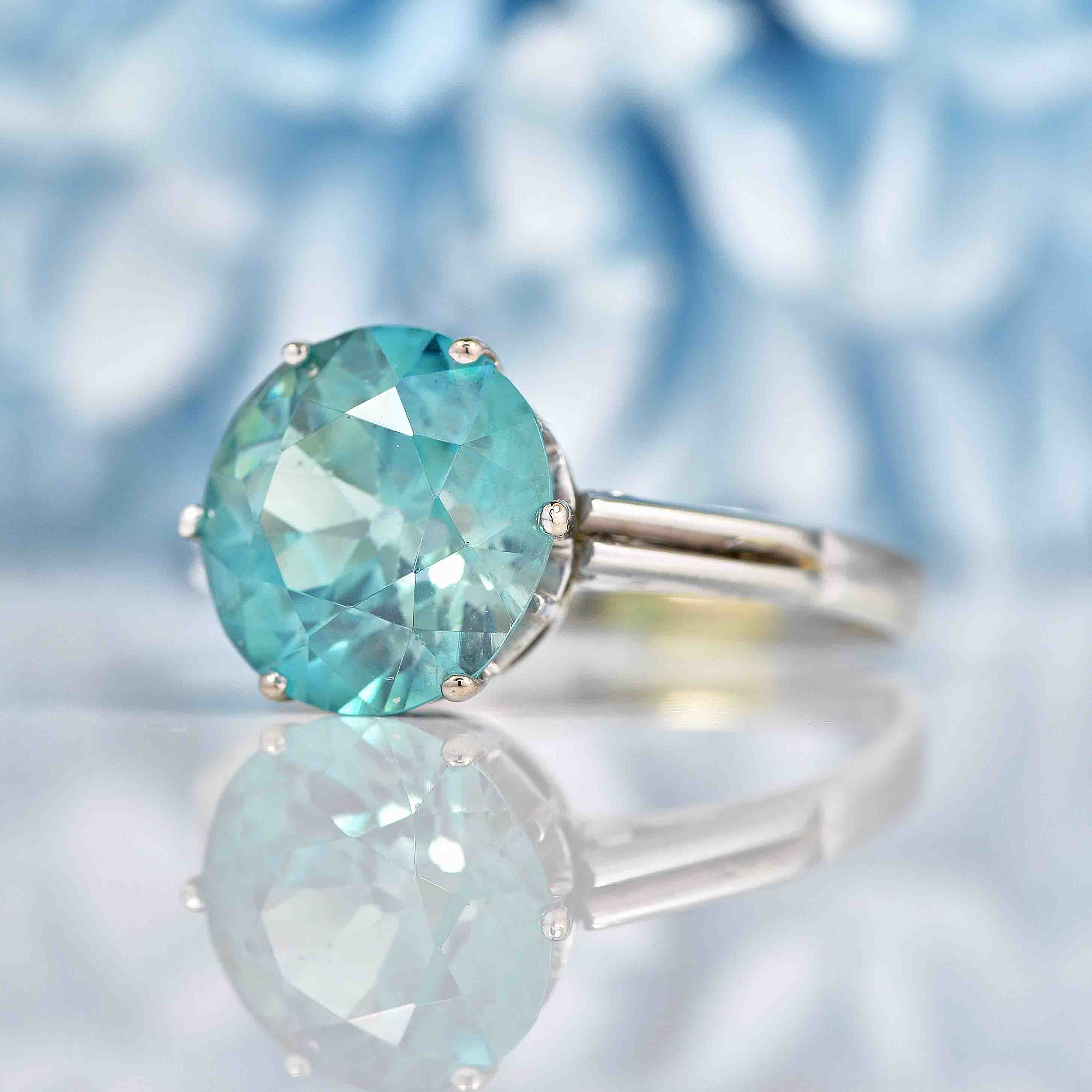 Ellibelle Jewellery Blue Zircon 18ct White Gold Solitaire Ring (5.52ct)