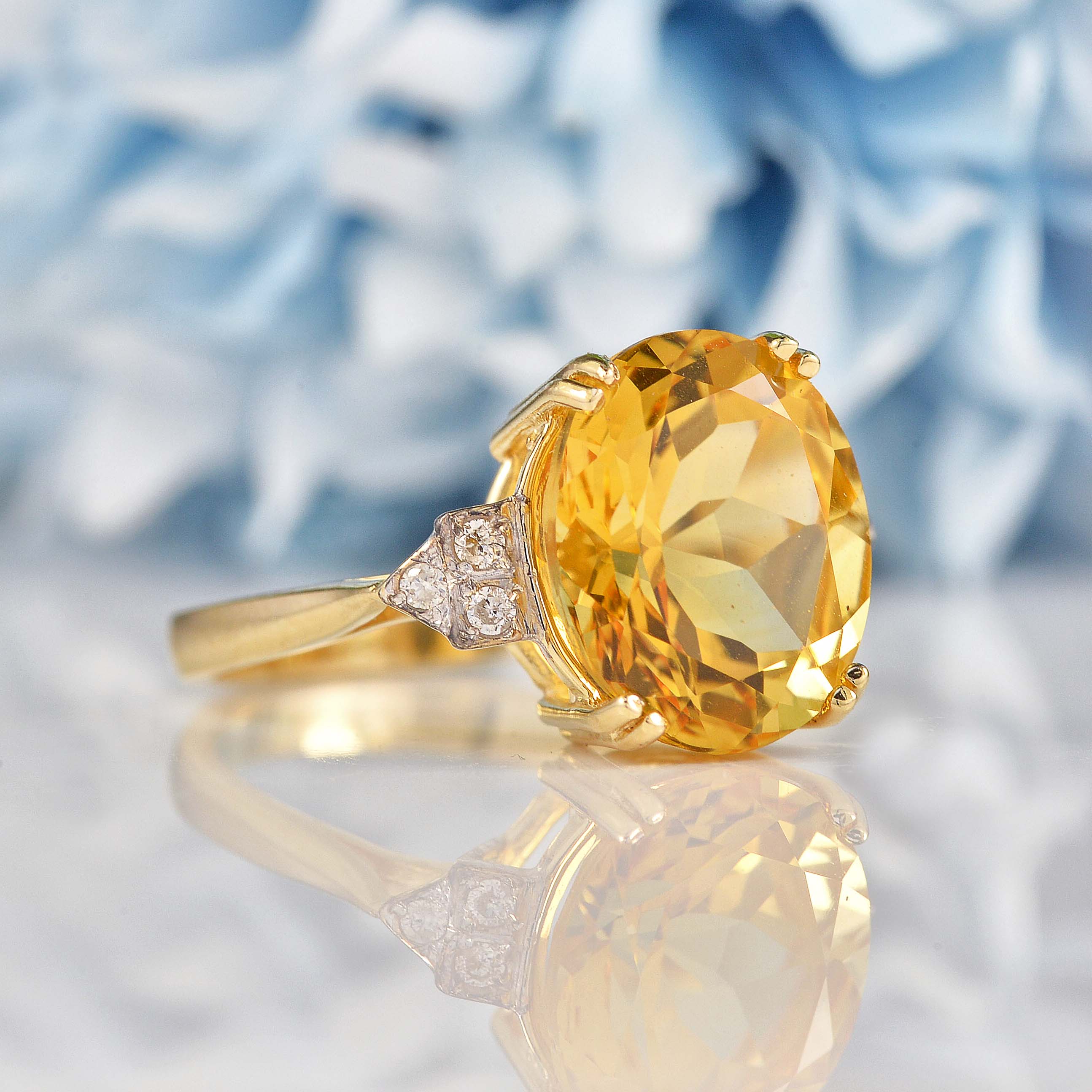 Citrine & Diamond 9ct Gold Dress Ring (5.00ct) Citrine & Diamond 9ct Gold Dress Ring (5.00ct)