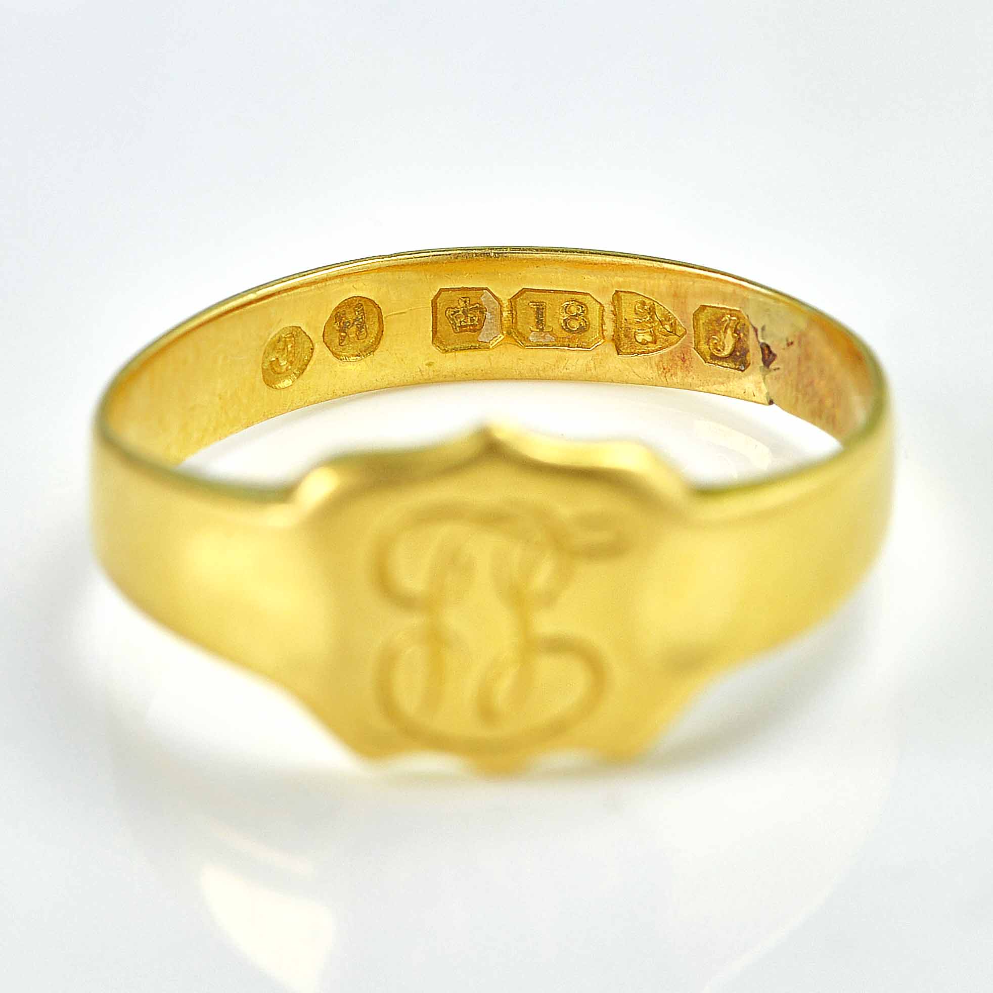 Ellibelle Jewellery Edwardian 18ct Gold Shield-Shaped Signet Ring