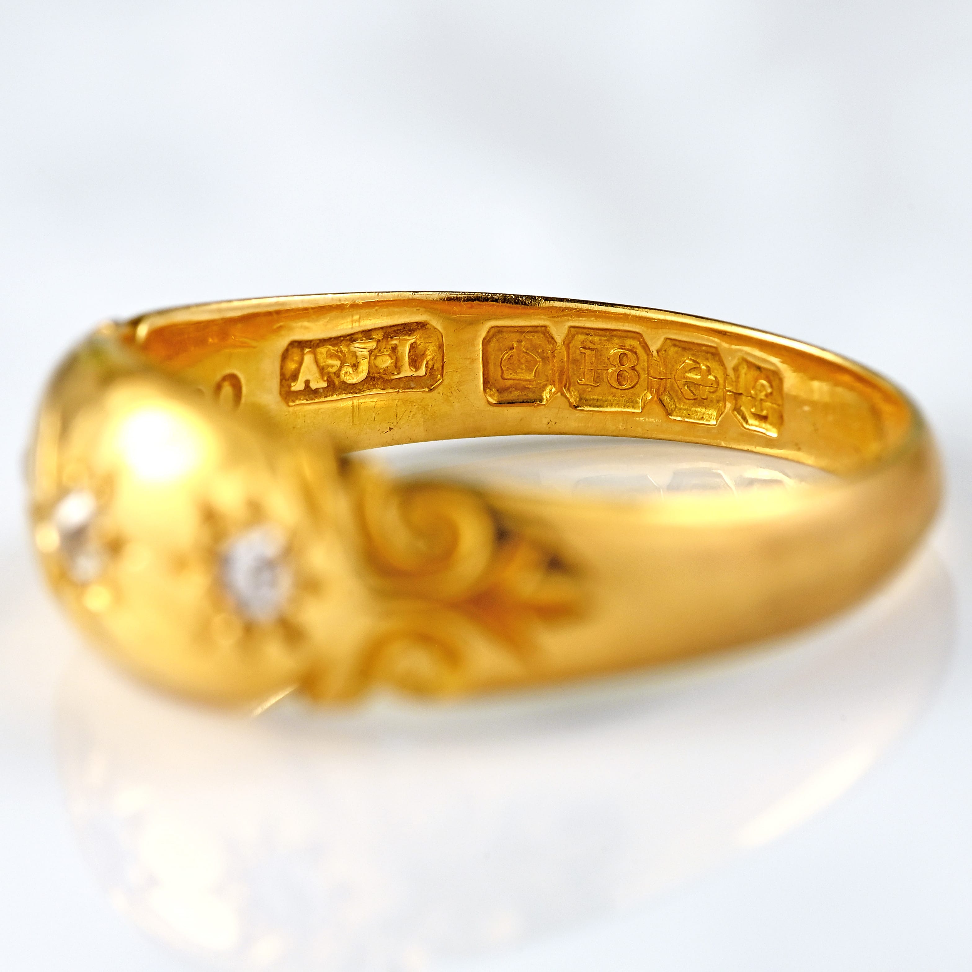 Ellibelle Jewellery Edwardian 1905 Three-Stone Diamond 18ct Gold Starburst Gypsy Ring