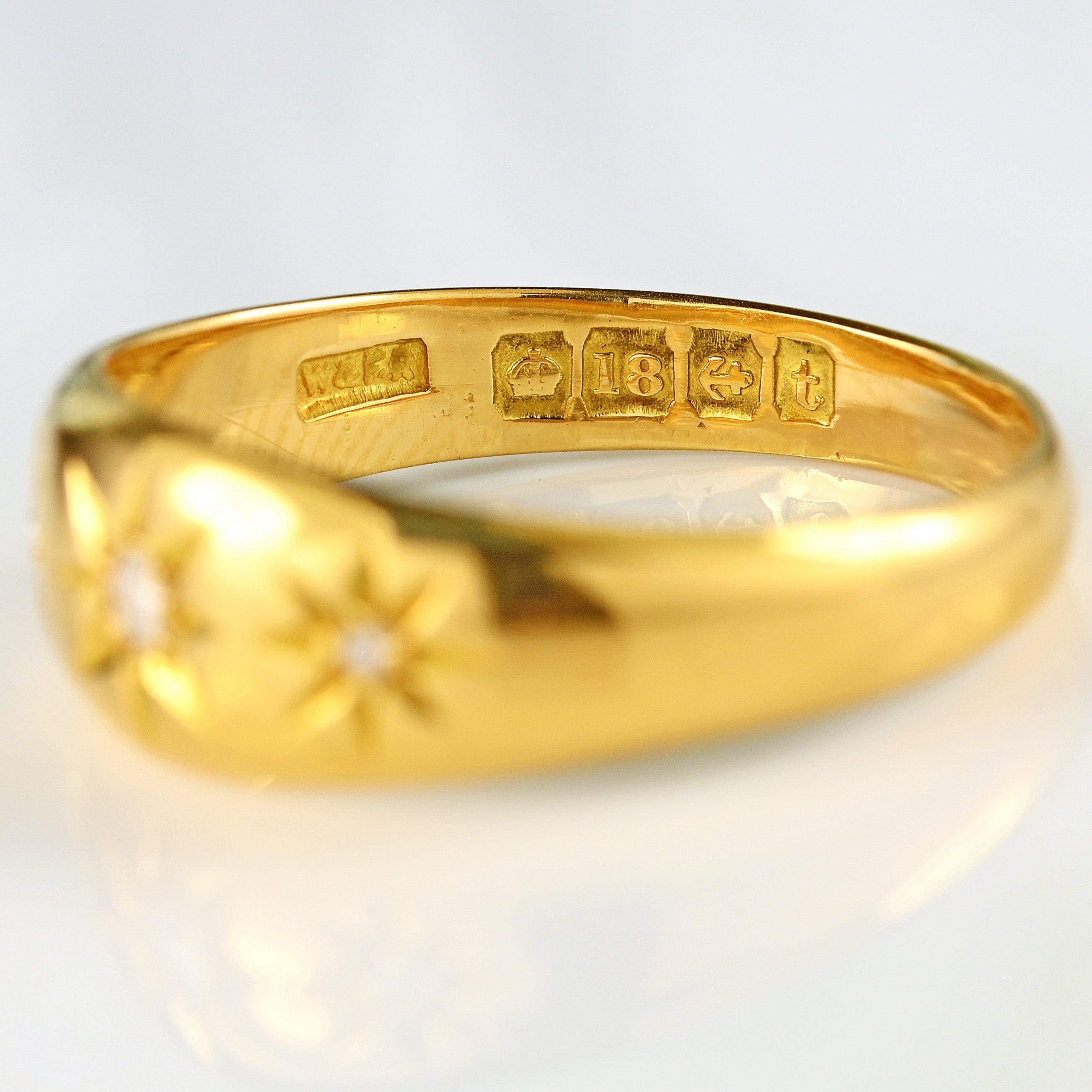 Ellibelle Jewellery Edwardian 1918 Diamond 18ct Gold Three-Stone Starburst Gypsy Ring