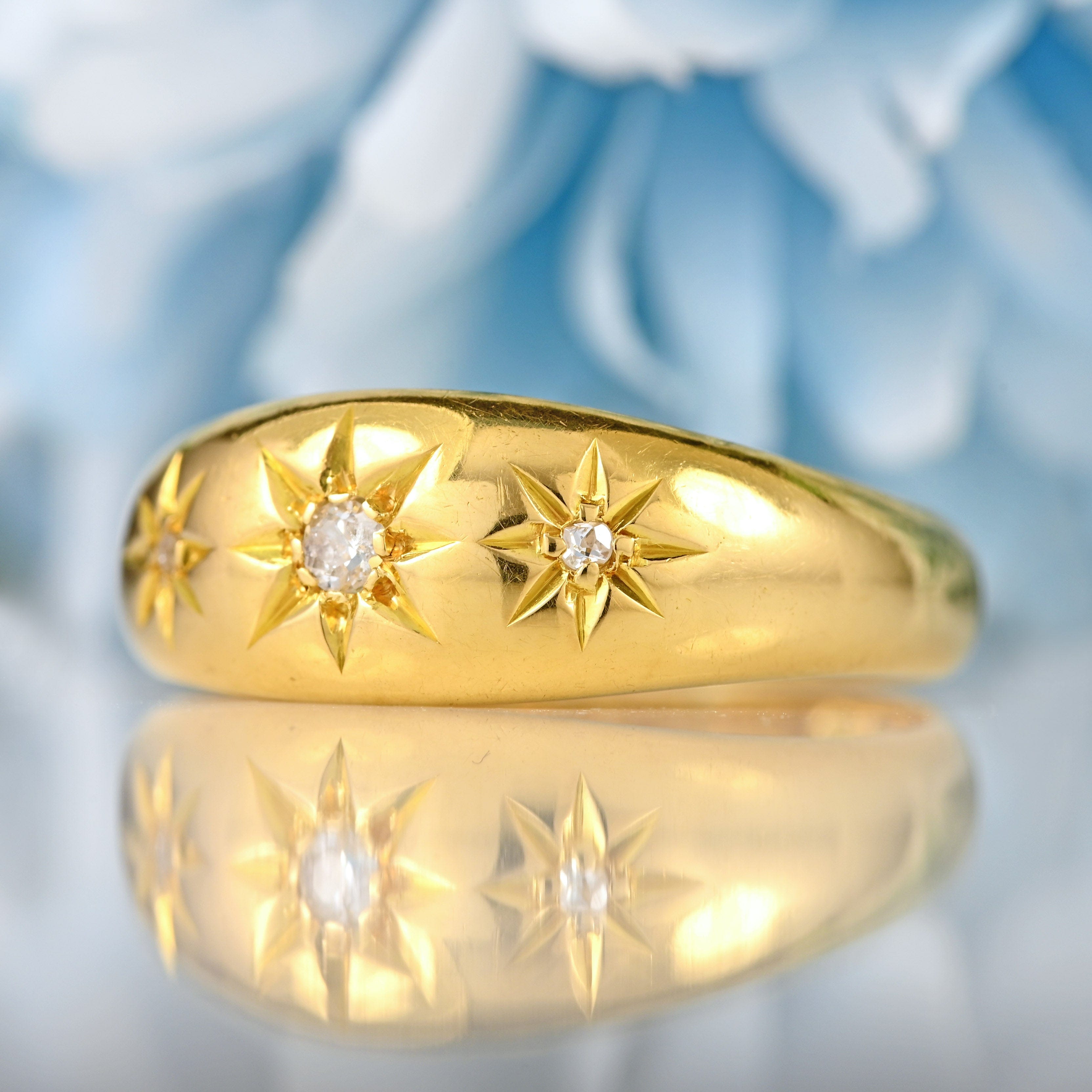 Ellibelle Jewellery Edwardian 1918 Diamond 18ct Gold Three-Stone Starburst Gypsy Ring