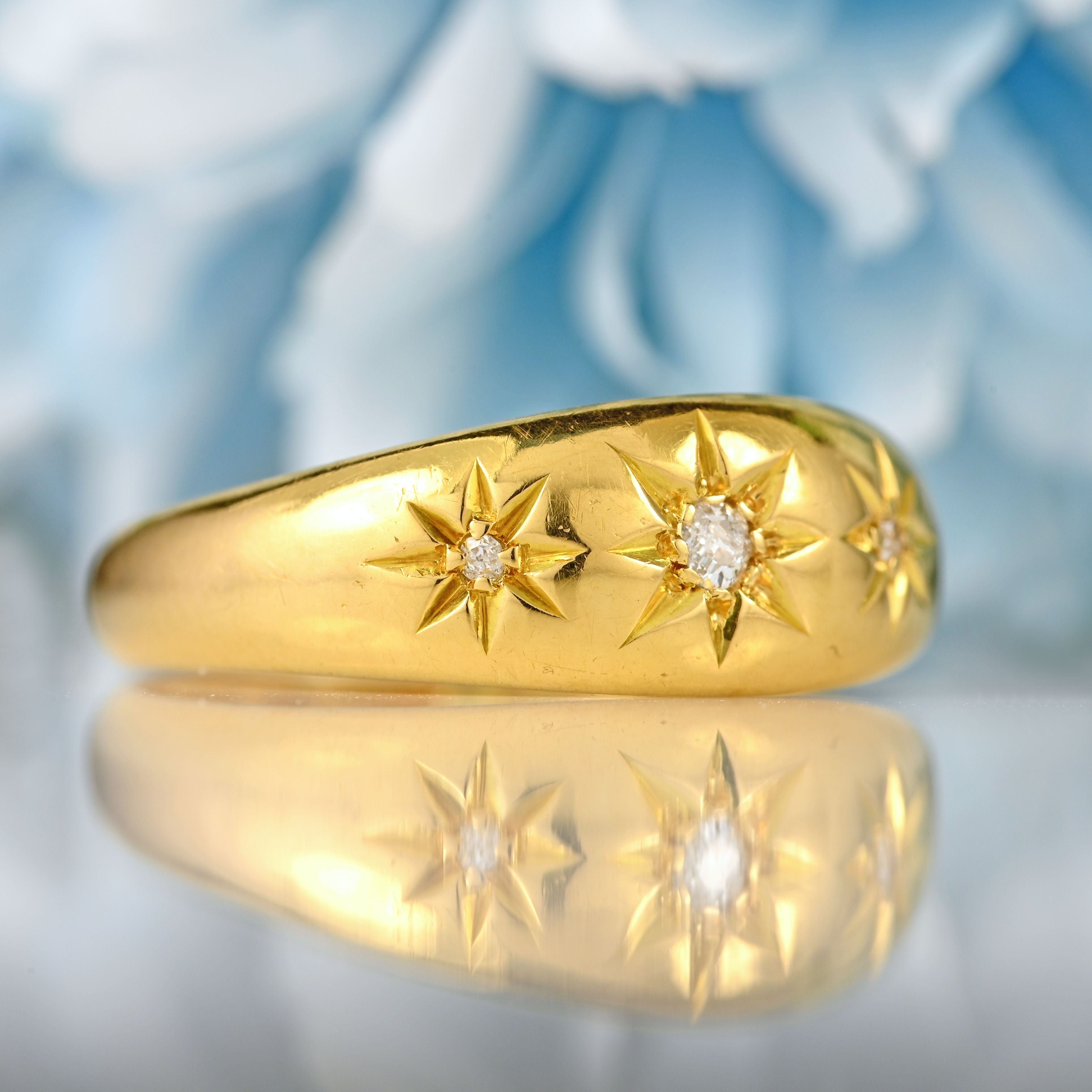 Ellibelle Jewellery Edwardian 1918 Diamond 18ct Gold Three-Stone Starburst Gypsy Ring