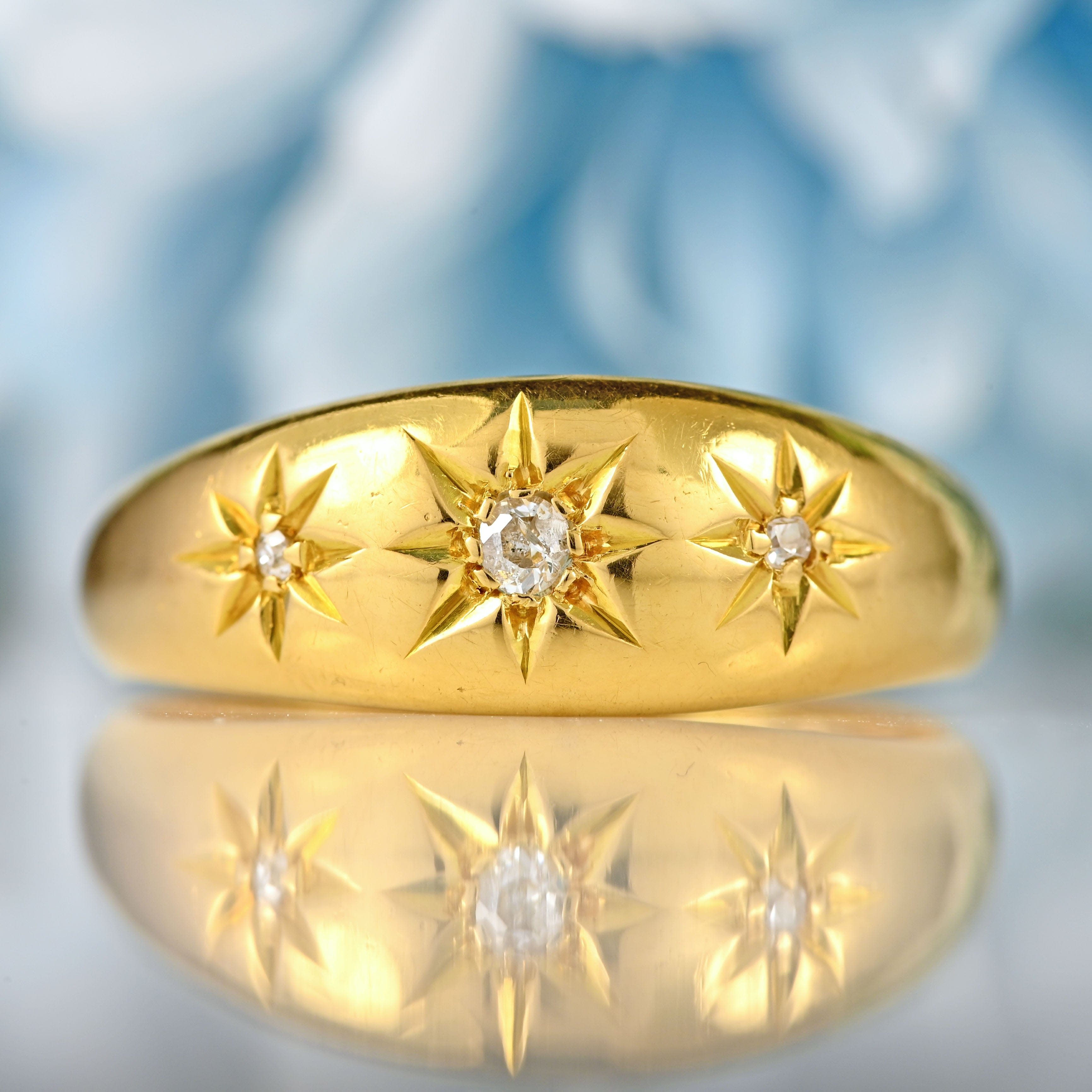 Ellibelle Jewellery Edwardian 1918 Diamond 18ct Gold Three-Stone Starburst Gypsy Ring