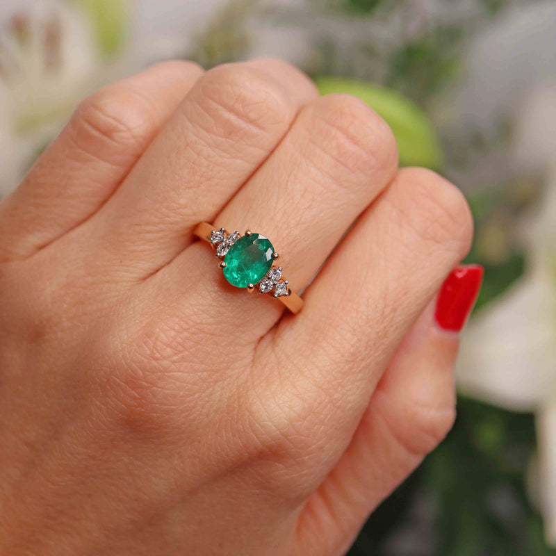 Ellibelle Jewellery Emerald & Vari-Cut Diamond 18ct Gold Seven-Stone Ring (1.45cts)