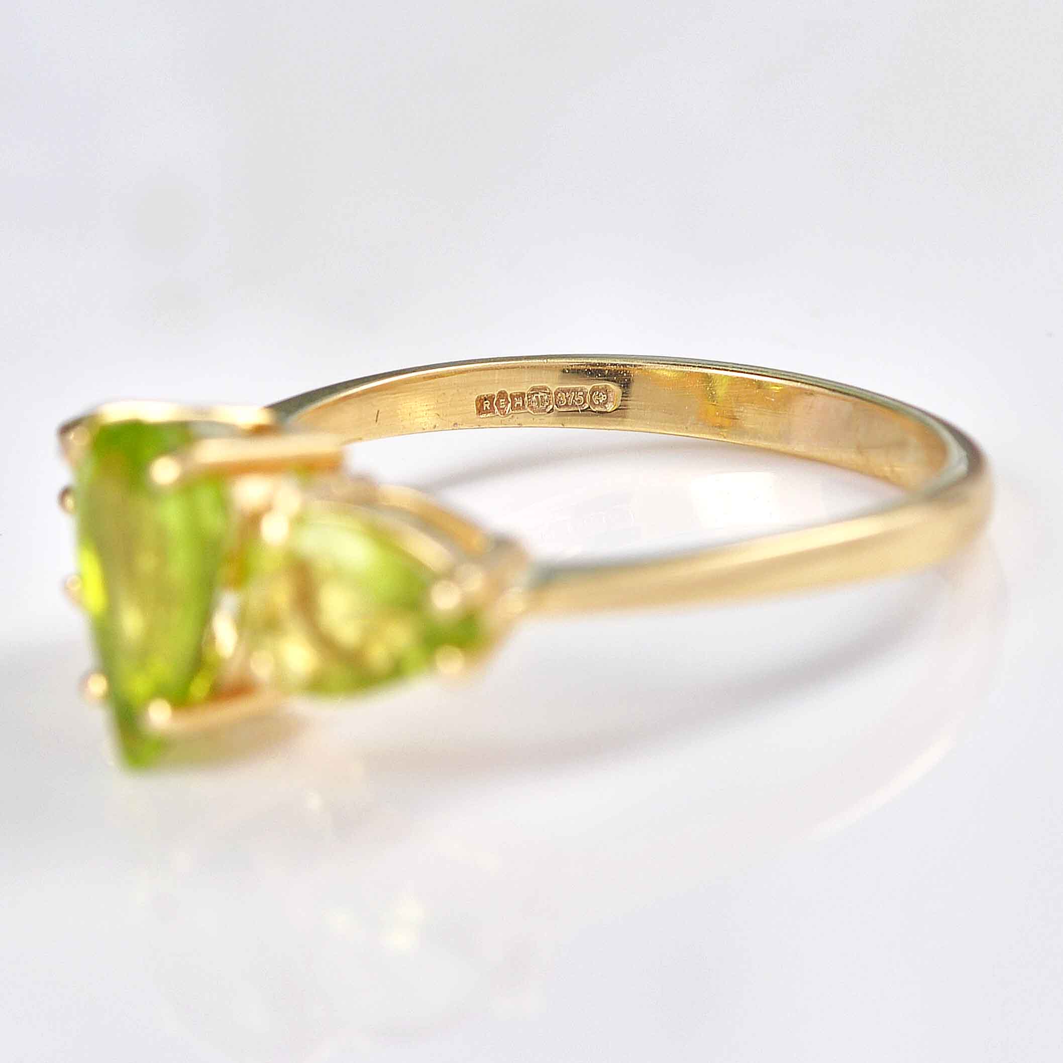 Ellibelle Jewellery Peridot 9ct Gold Pear-Shaped Trilogy Ring