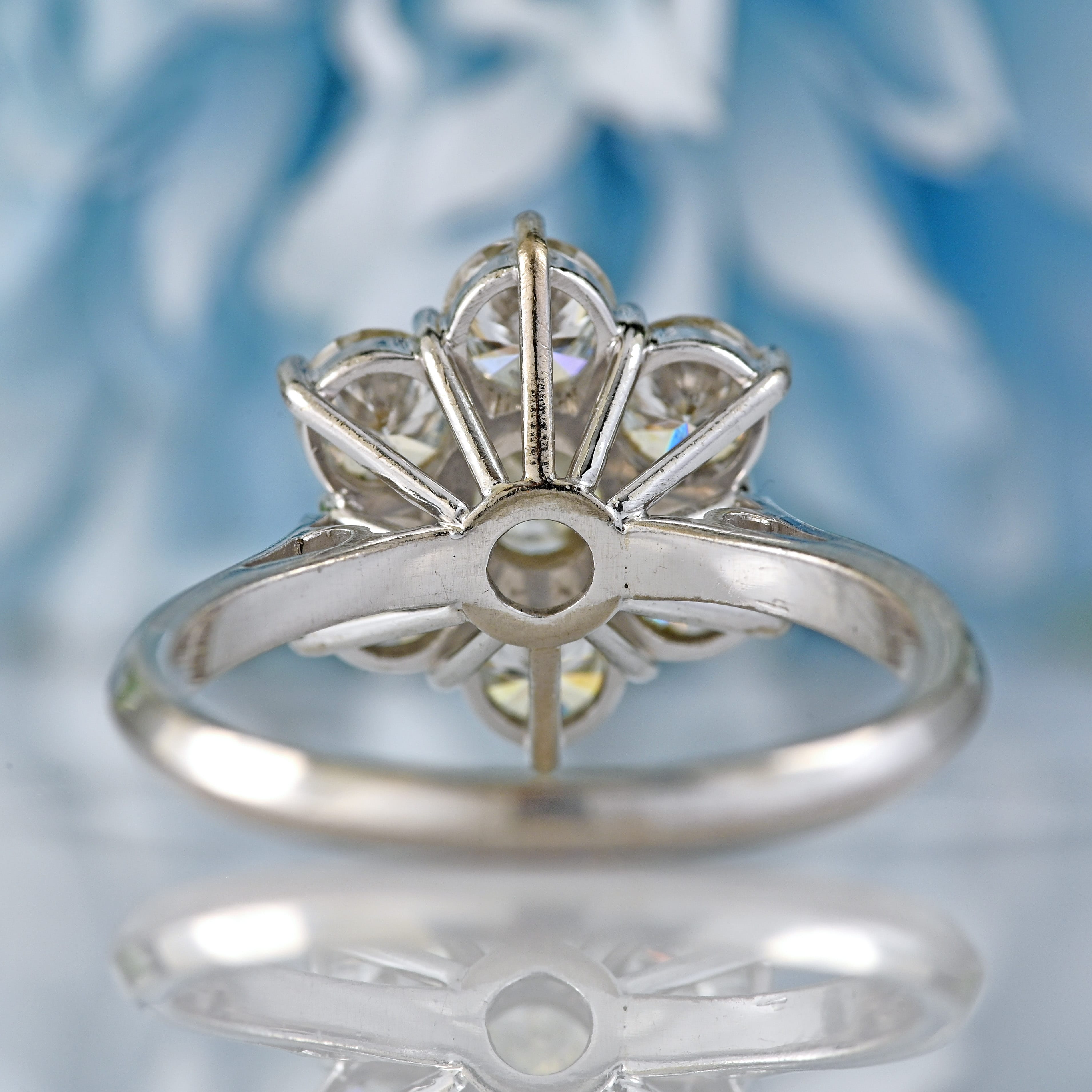 Ellibelle Jewellery Vintage 18ct White Gold 2.20-Carat Diamond Daisy Cluster Ring