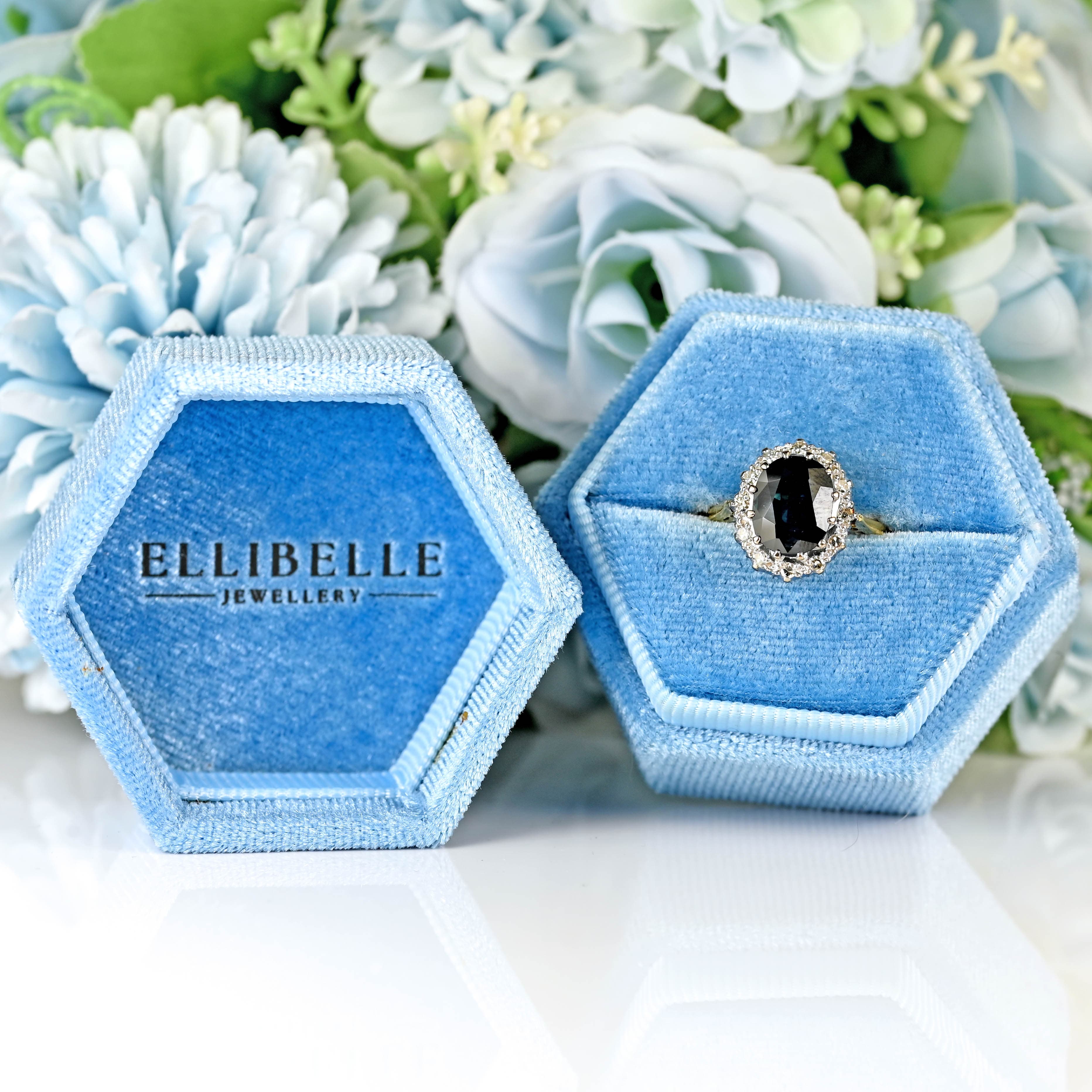 Ellibelle Jewellery Vintage 1966 Sapphire & Diamond 18ct Gold Cluster Ring (2.80cts)
