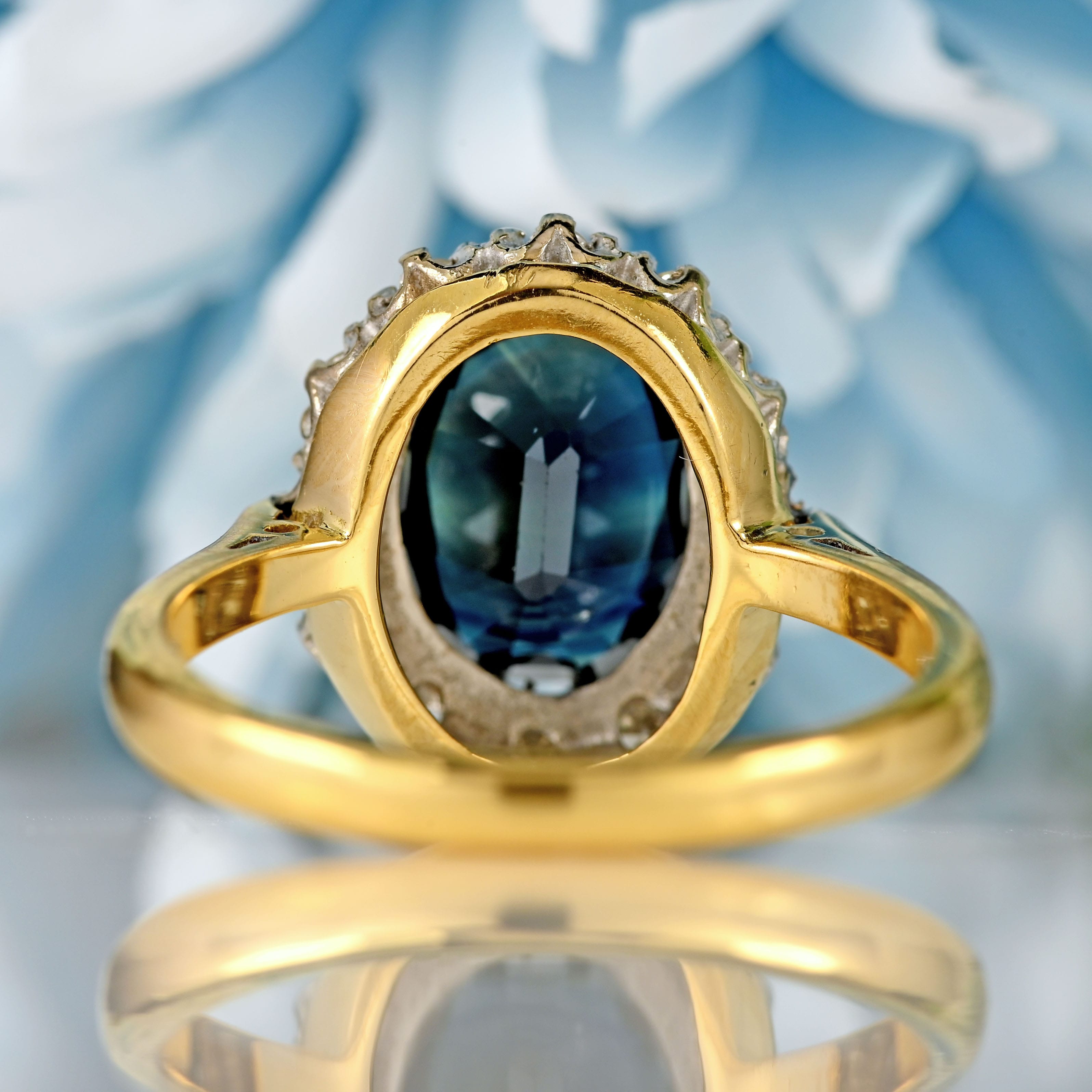Ellibelle Jewellery Vintage 1966 Sapphire & Diamond 18ct Gold Cluster Ring (2.80cts)