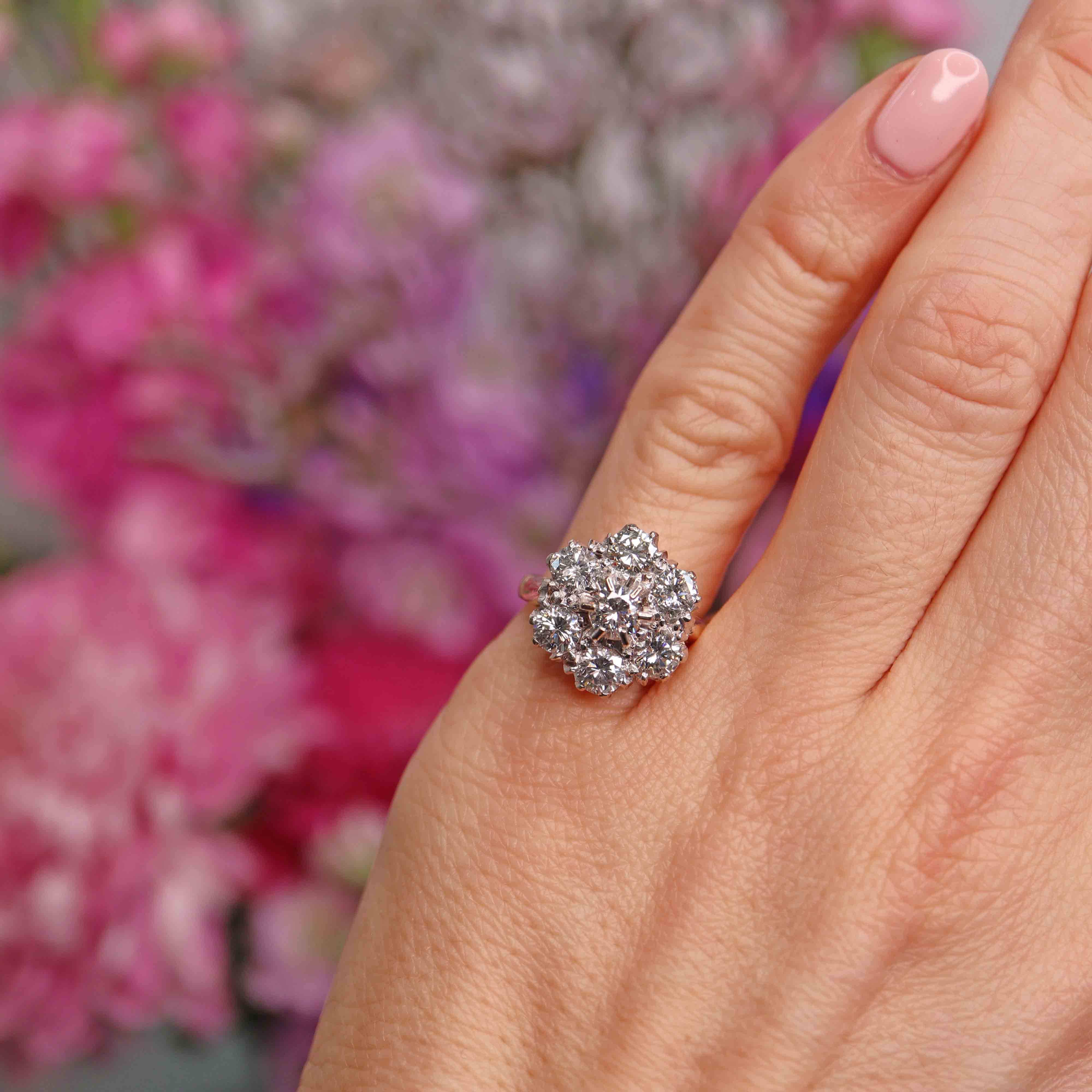 Ellibelle Jewellery Vintage 1971 Diamond 18ct Gold Seven-Stone Daisy Cluster Ring (2.10cts)