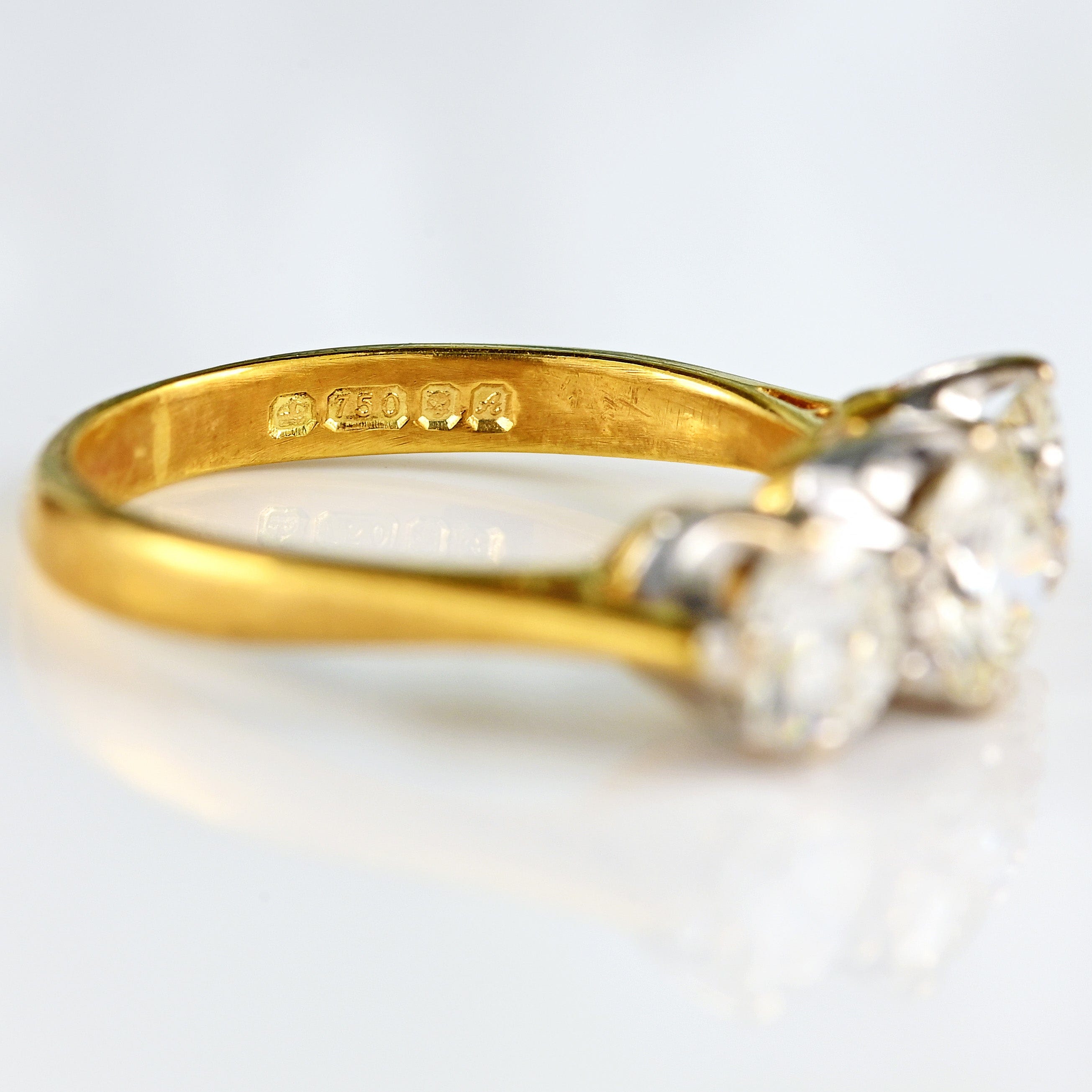 Ellibelle Jewellery Vintage 1975 Diamond 18ct Gold Three-Stone Trilogy Engagement Ring (1.10cts)