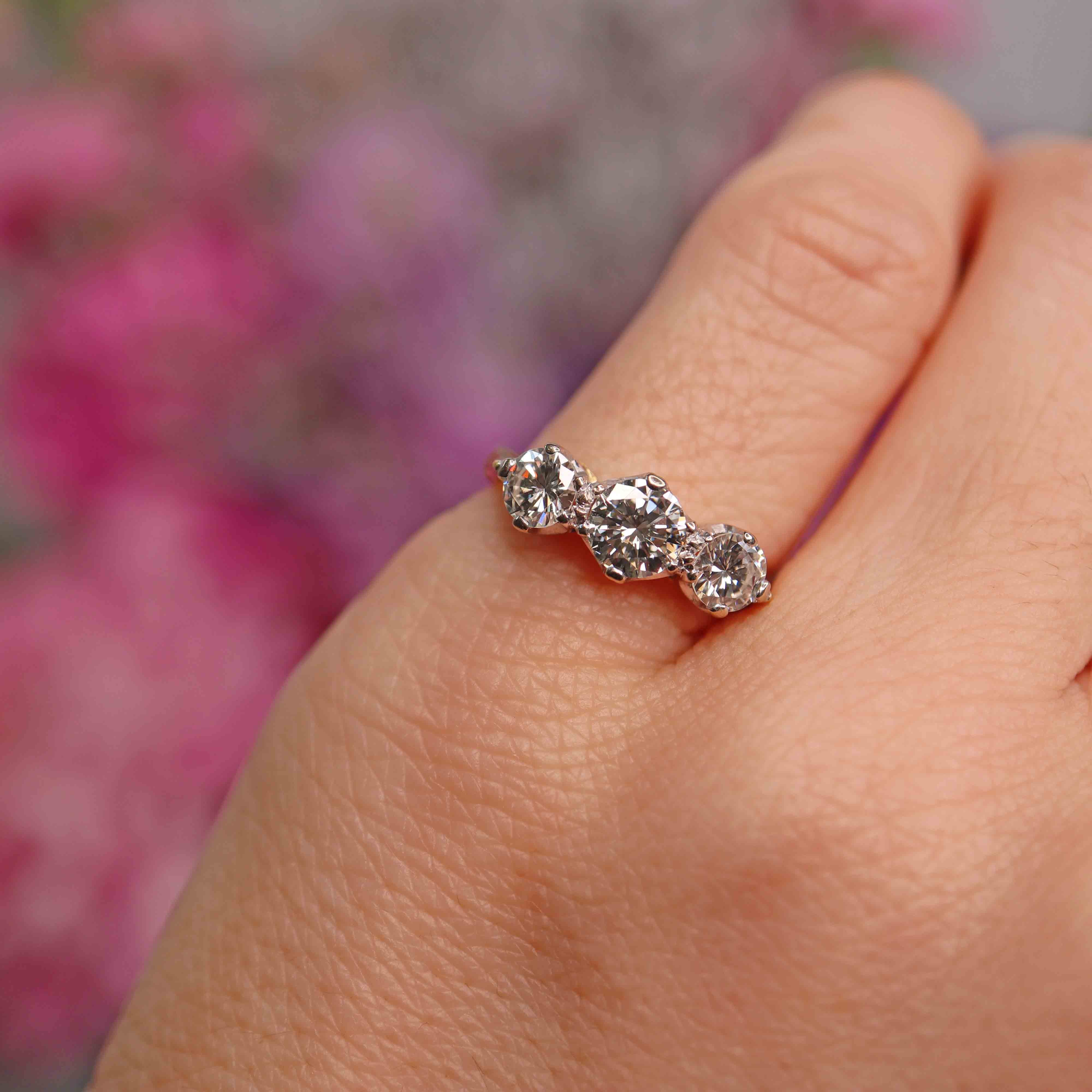 Ellibelle Jewellery Vintage 1975 Diamond 18ct Gold Three-Stone Trilogy Engagement Ring (1.10cts)