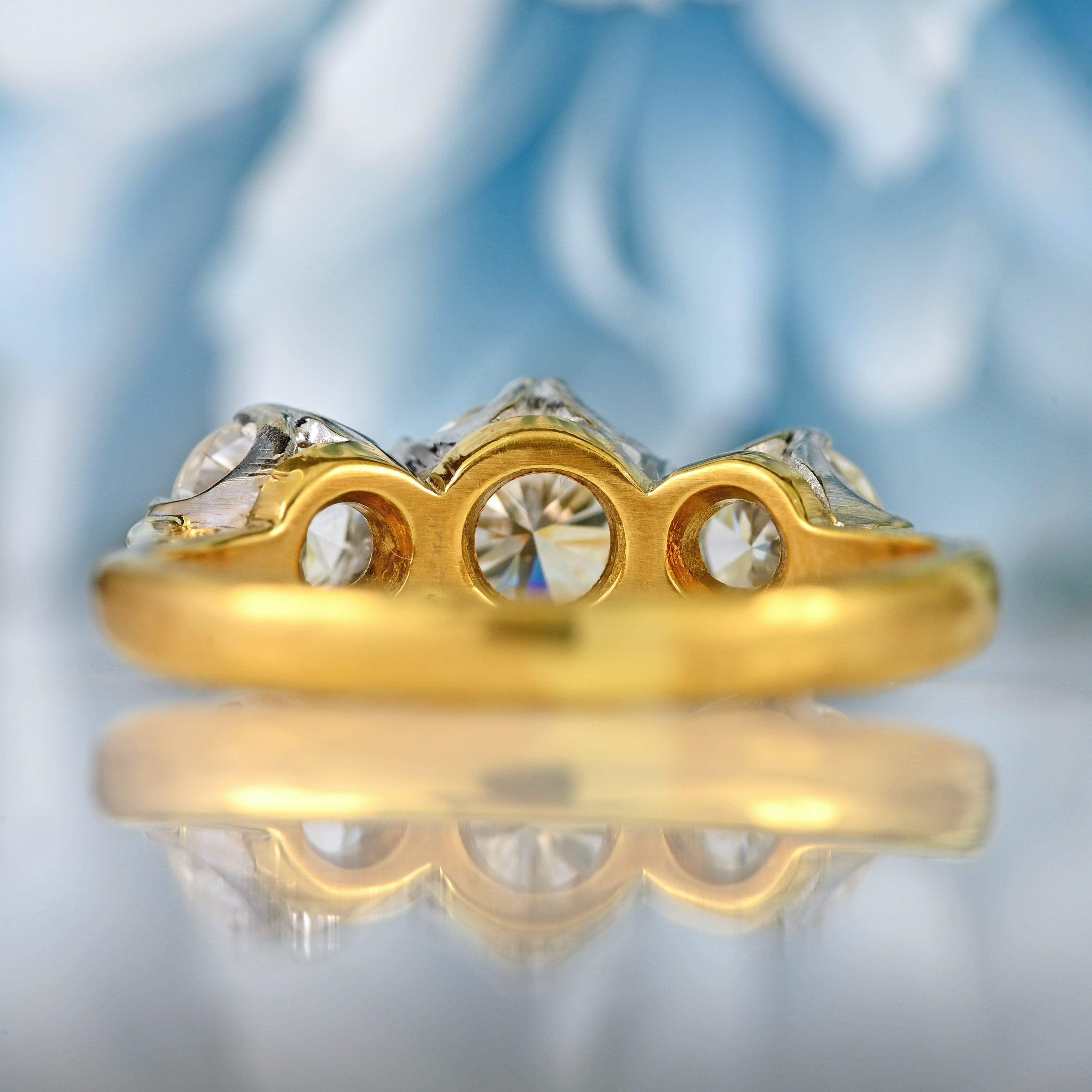 Ellibelle Jewellery Vintage 1975 Diamond 18ct Gold Three-Stone Trilogy Engagement Ring (1.10cts)