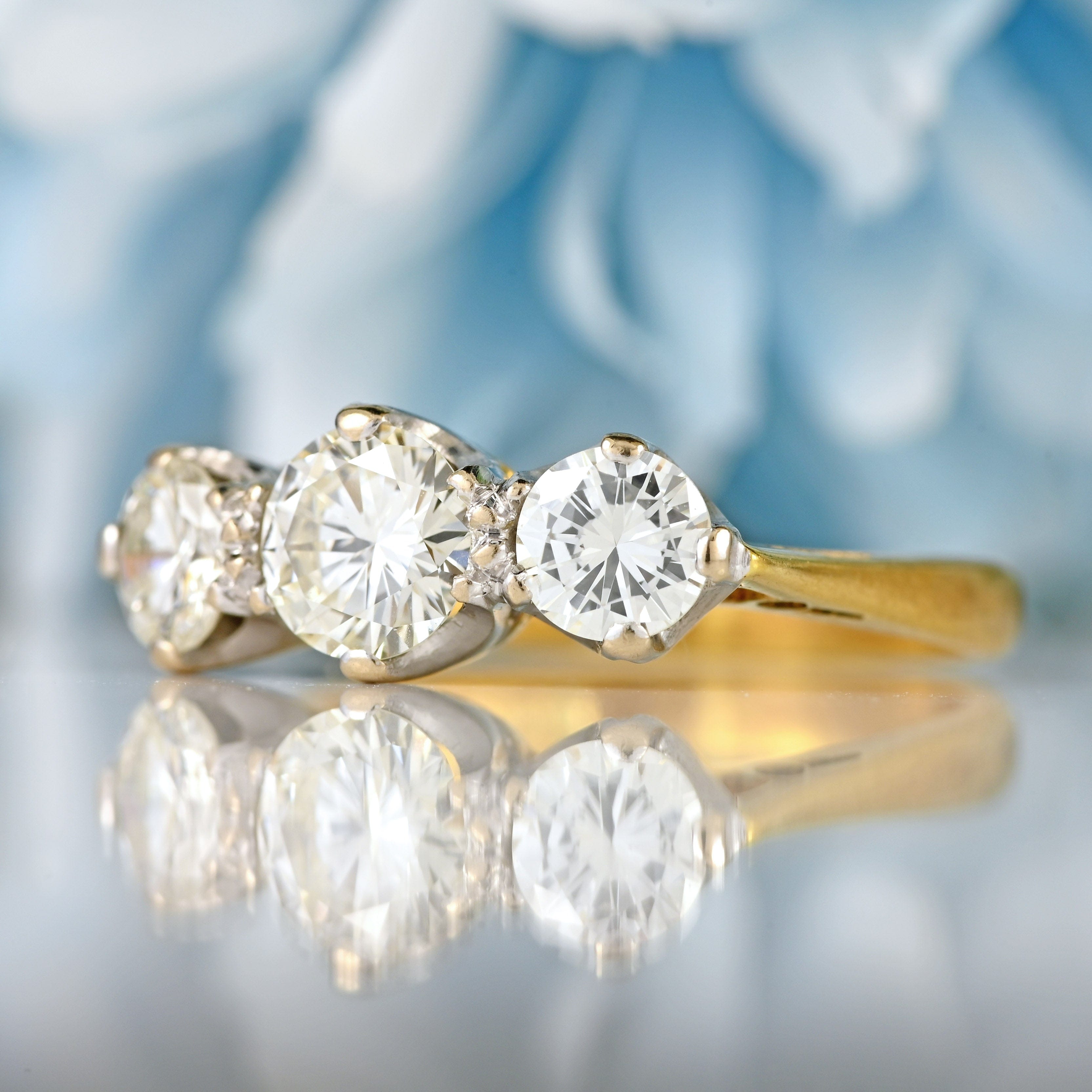Ellibelle Jewellery Vintage 1975 Diamond 18ct Gold Three-Stone Trilogy Engagement Ring (1.10cts)