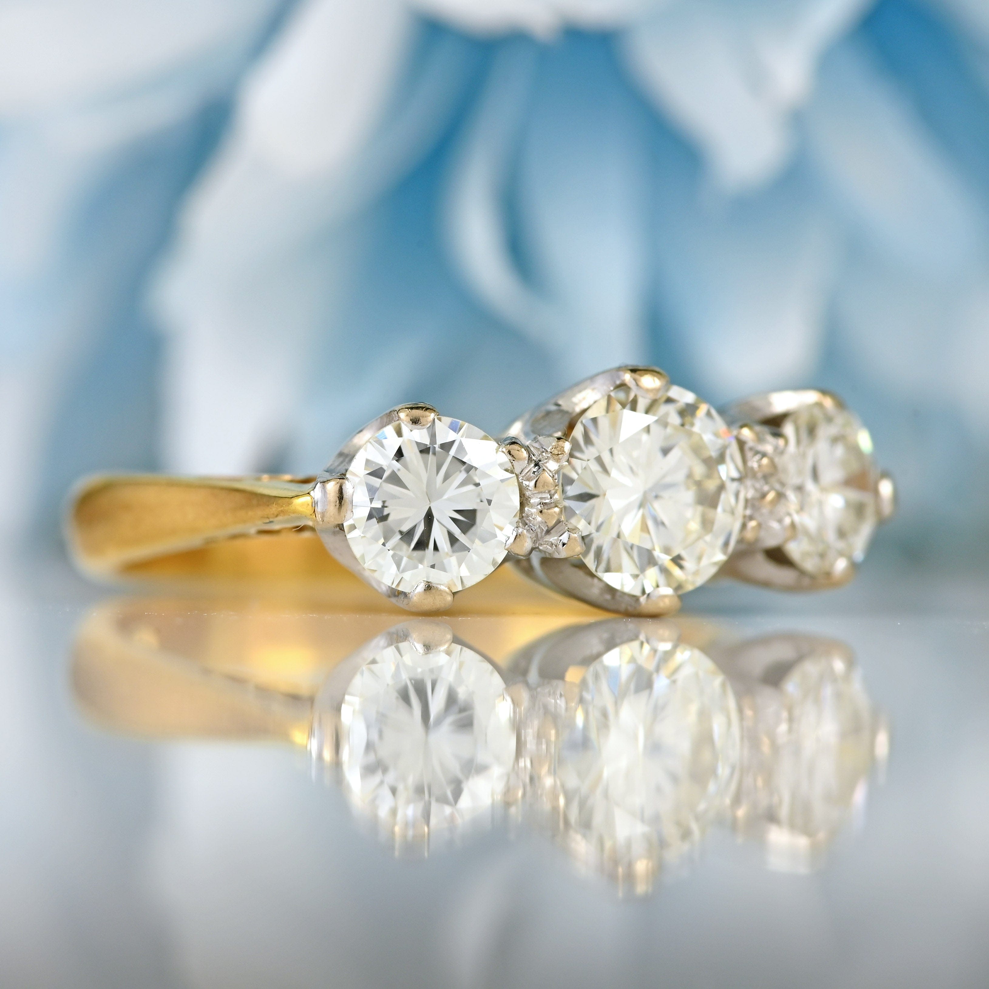 Ellibelle Jewellery Vintage 1975 Diamond 18ct Gold Three-Stone Trilogy Engagement Ring (1.10cts)