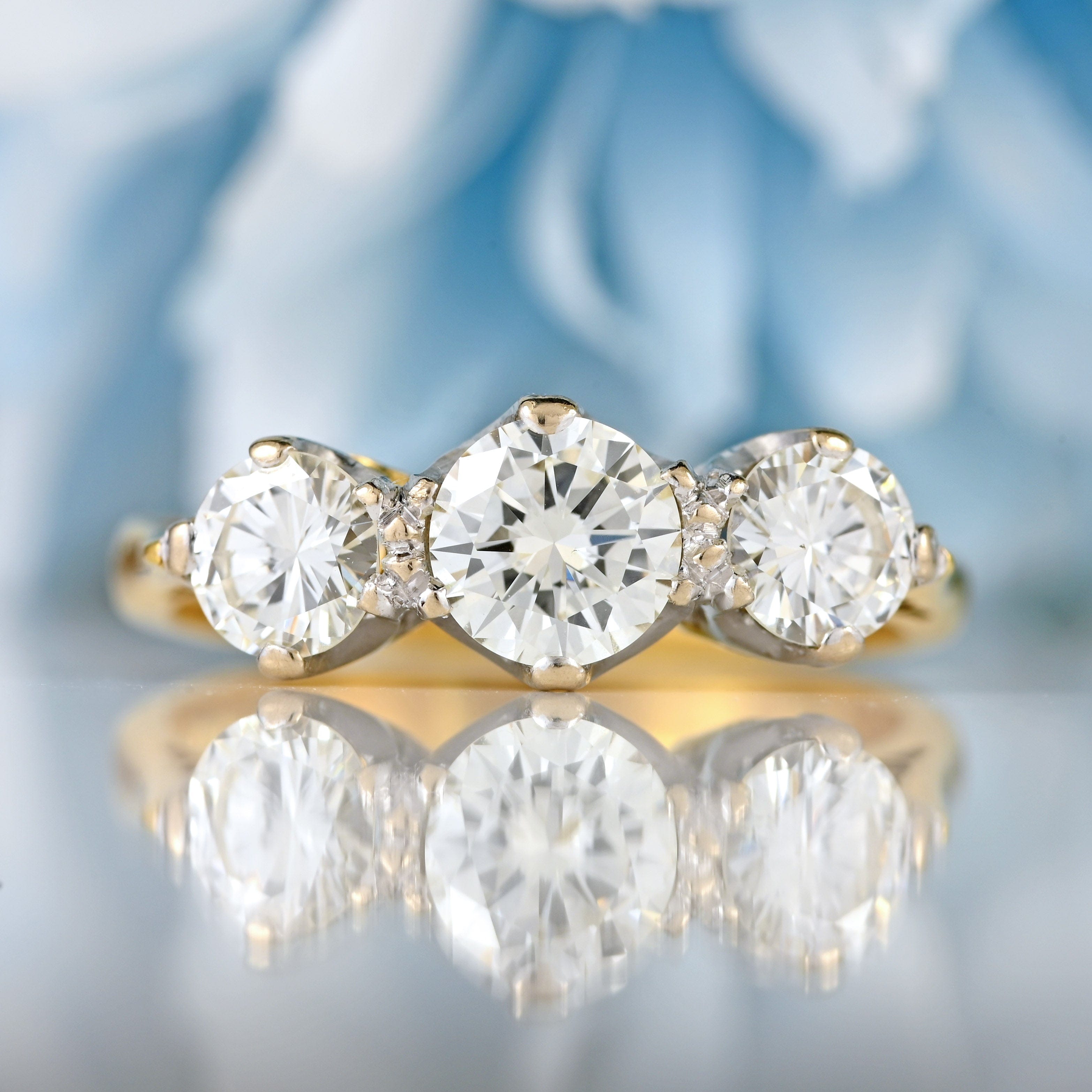 Ellibelle Jewellery Vintage 1975 Diamond 18ct Gold Three-Stone Trilogy Engagement Ring (1.10cts)
