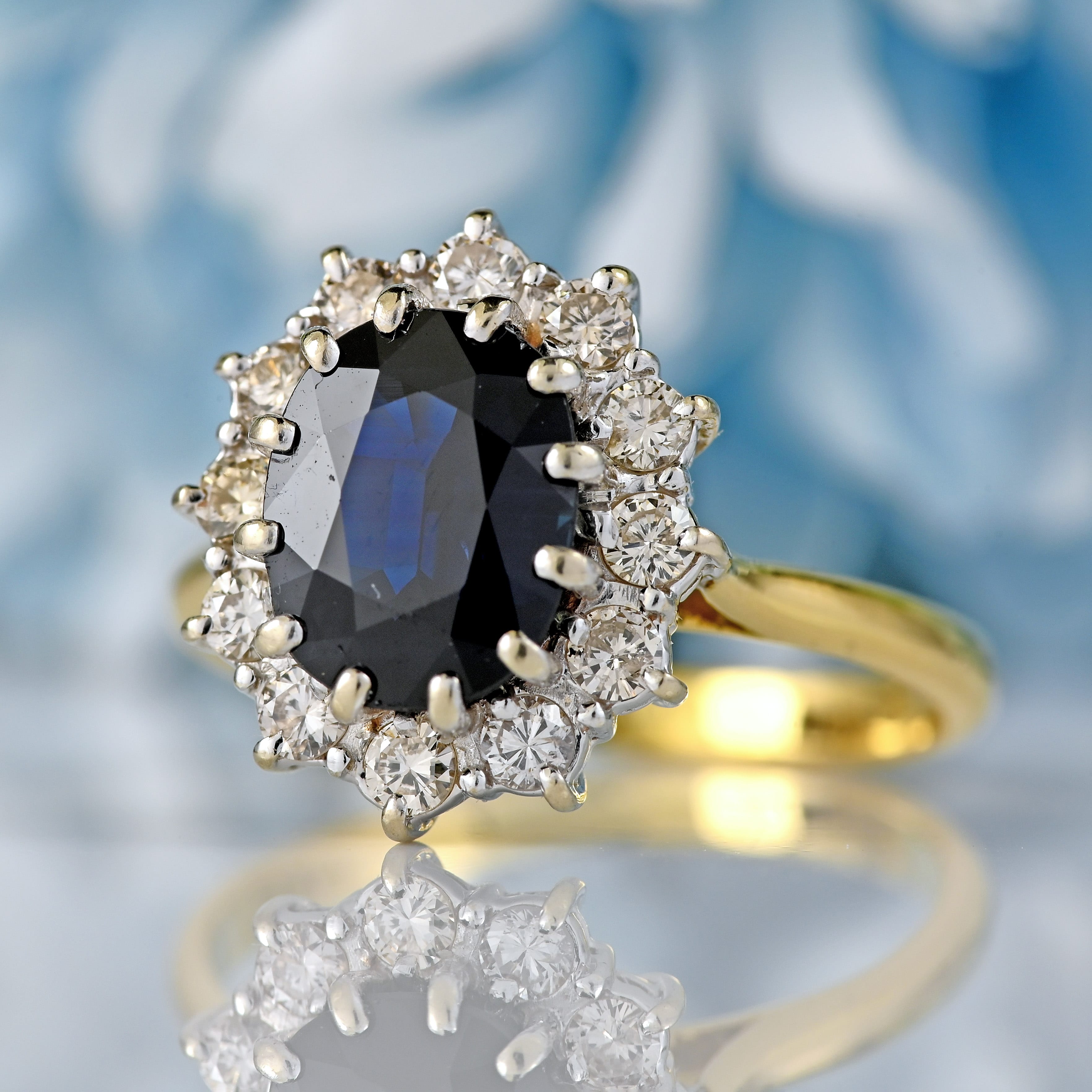 Ellibelle Jewellery Vintage 1975 Sapphire & Diamond 18ct Gold Cluster Ring (2.00cts)