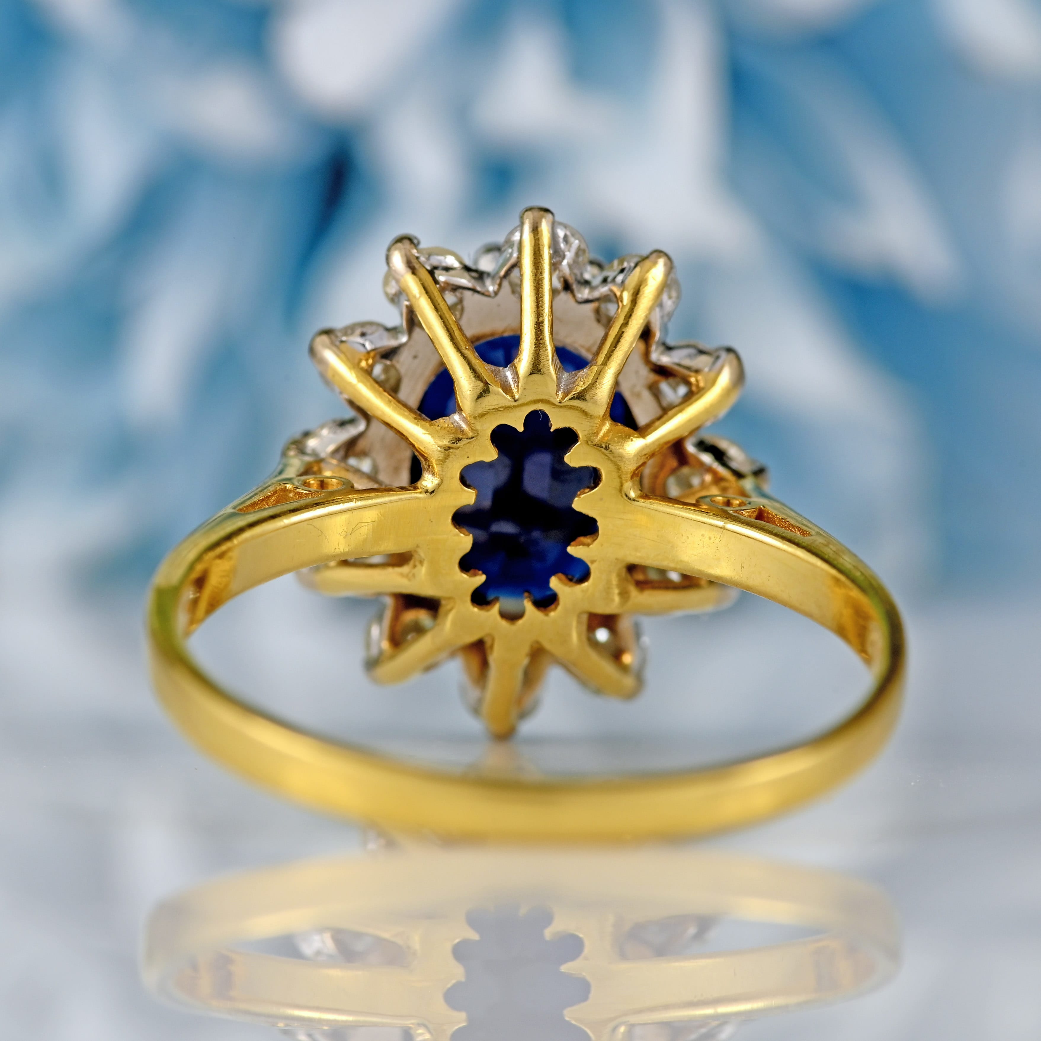 Ellibelle Jewellery Vintage 1980 Sapphire & Diamond 18ct Gold Cluster Ring (2.55cts)