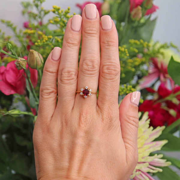 Ellibelle Jewellery Vintage 1981 Ruby & Diamond 18ct Gold Star-Cluster Ring