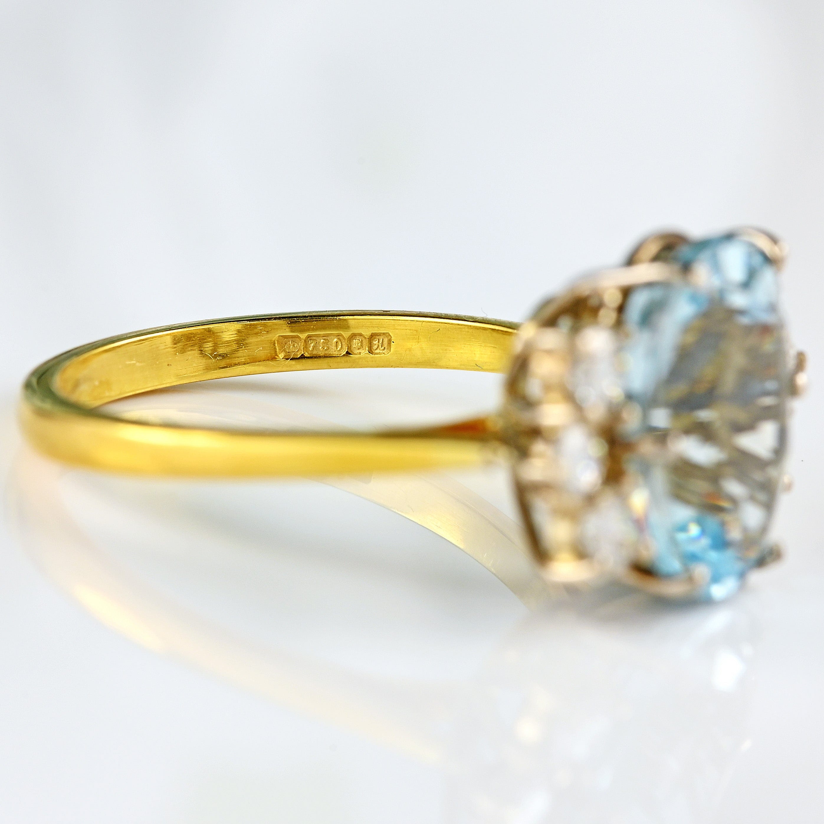 Ellibelle Jewellery Vintage 1982 Aquamarine & Diamond 18ct Gold Seven-Stone Ring (3.88cts)