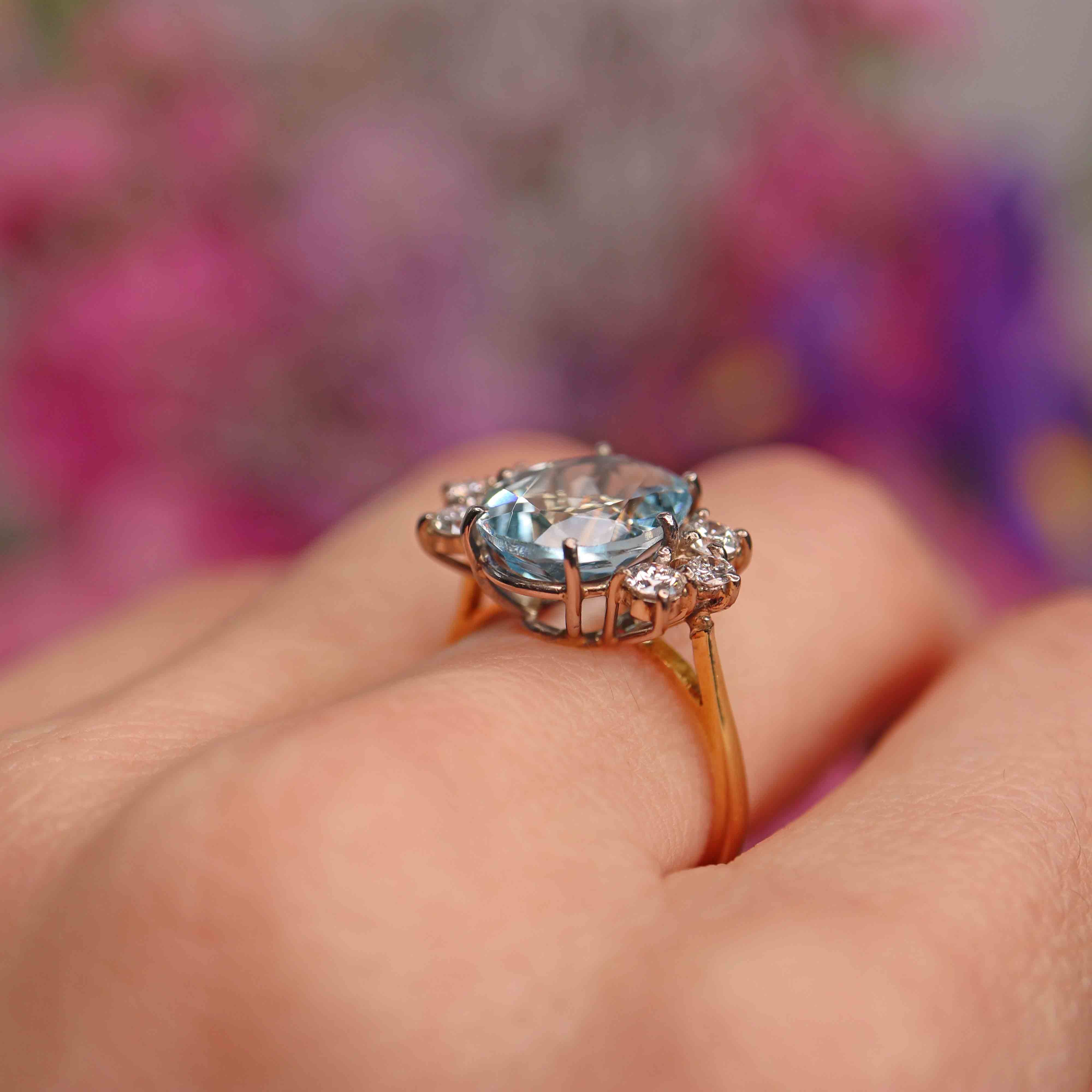 Ellibelle Jewellery Vintage 1982 Aquamarine & Diamond 18ct Gold Seven-Stone Ring (3.88cts)