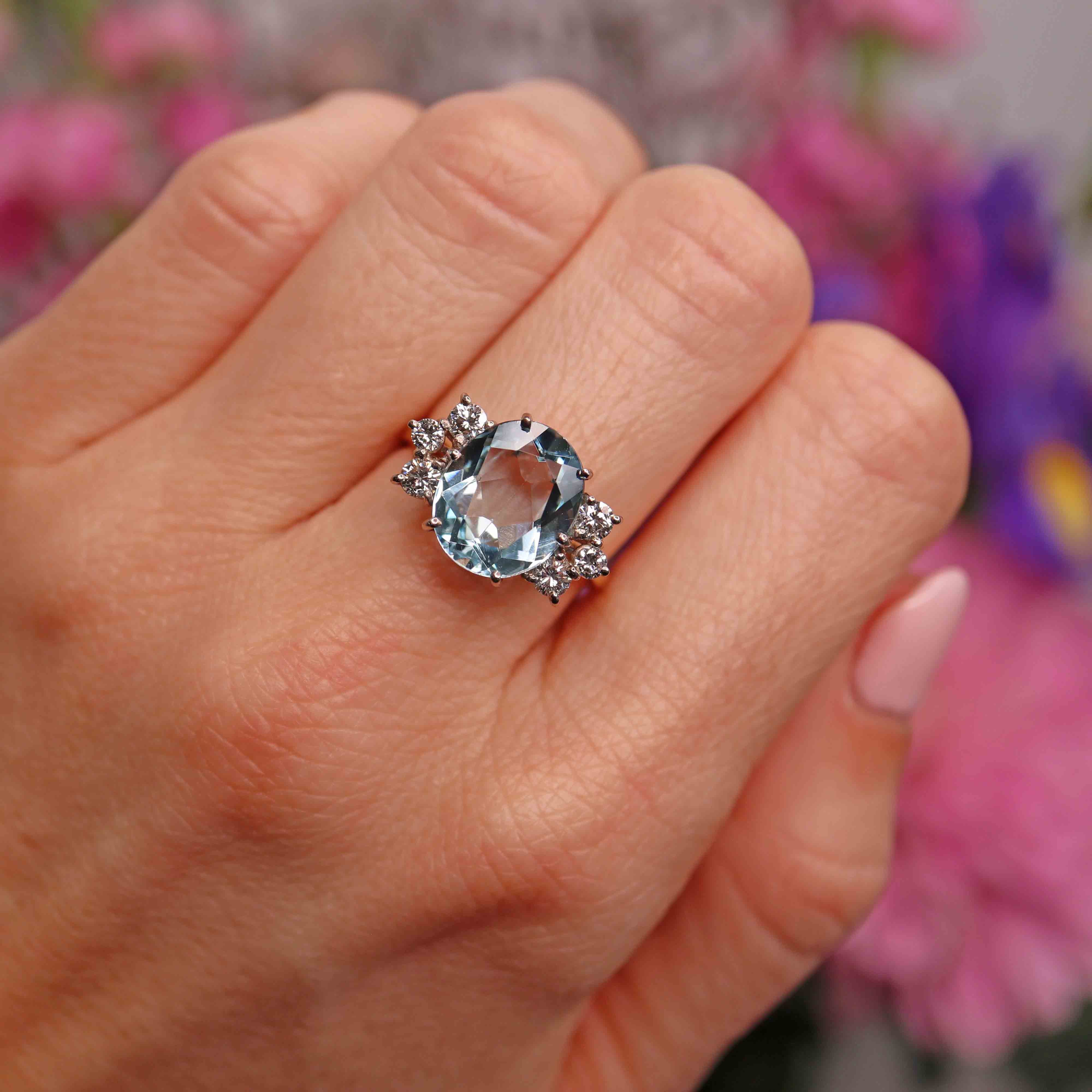 Ellibelle Jewellery Vintage 1982 Aquamarine & Diamond 18ct Gold Seven-Stone Ring (3.88cts)