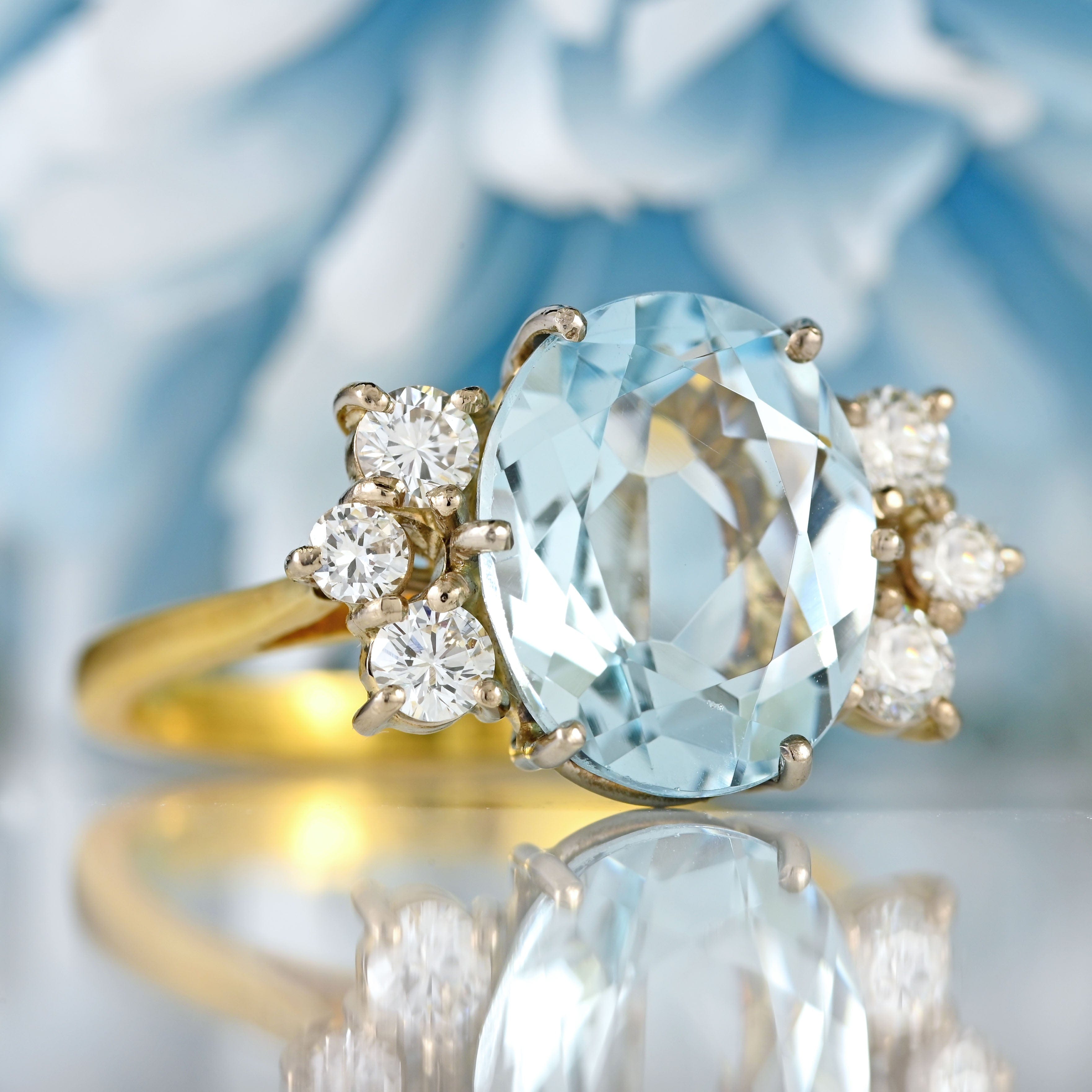 Ellibelle Jewellery Vintage 1982 Aquamarine & Diamond 18ct Gold Seven-Stone Ring (3.88cts)