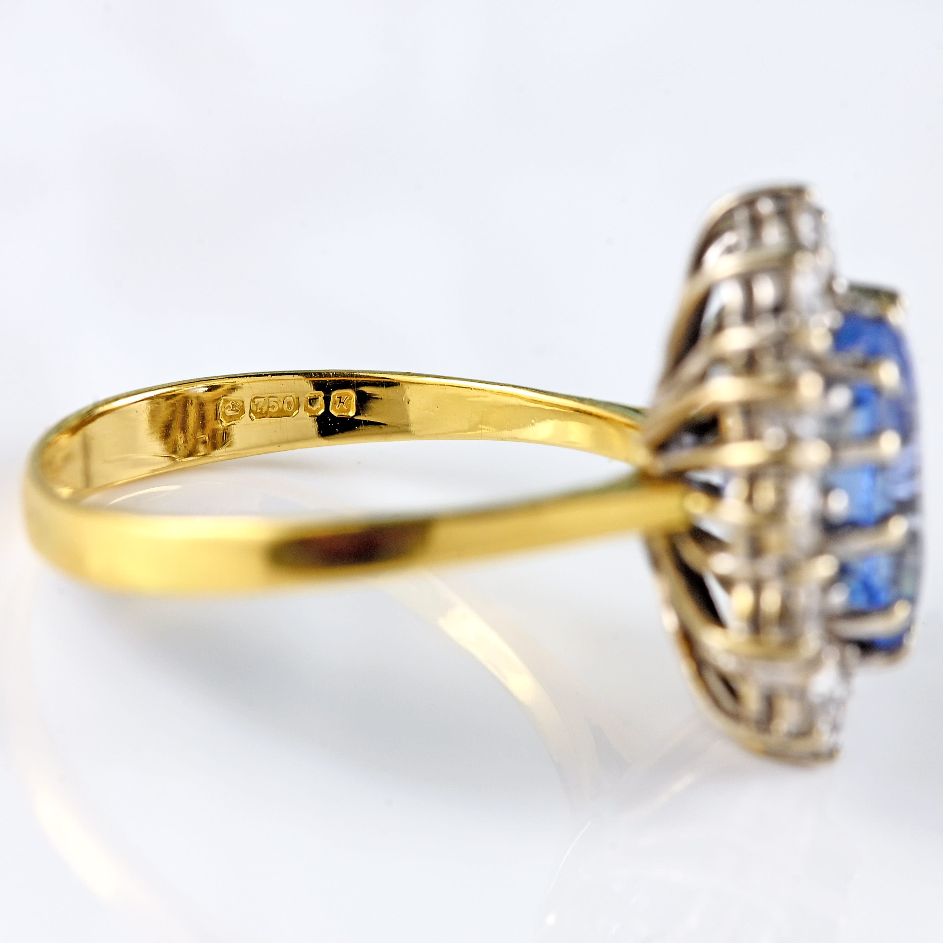 Ellibelle Jewellery Vintage 1984 Ceylon Sapphire & Diamond 18ct Gold Cluster Ring (2.87cts)