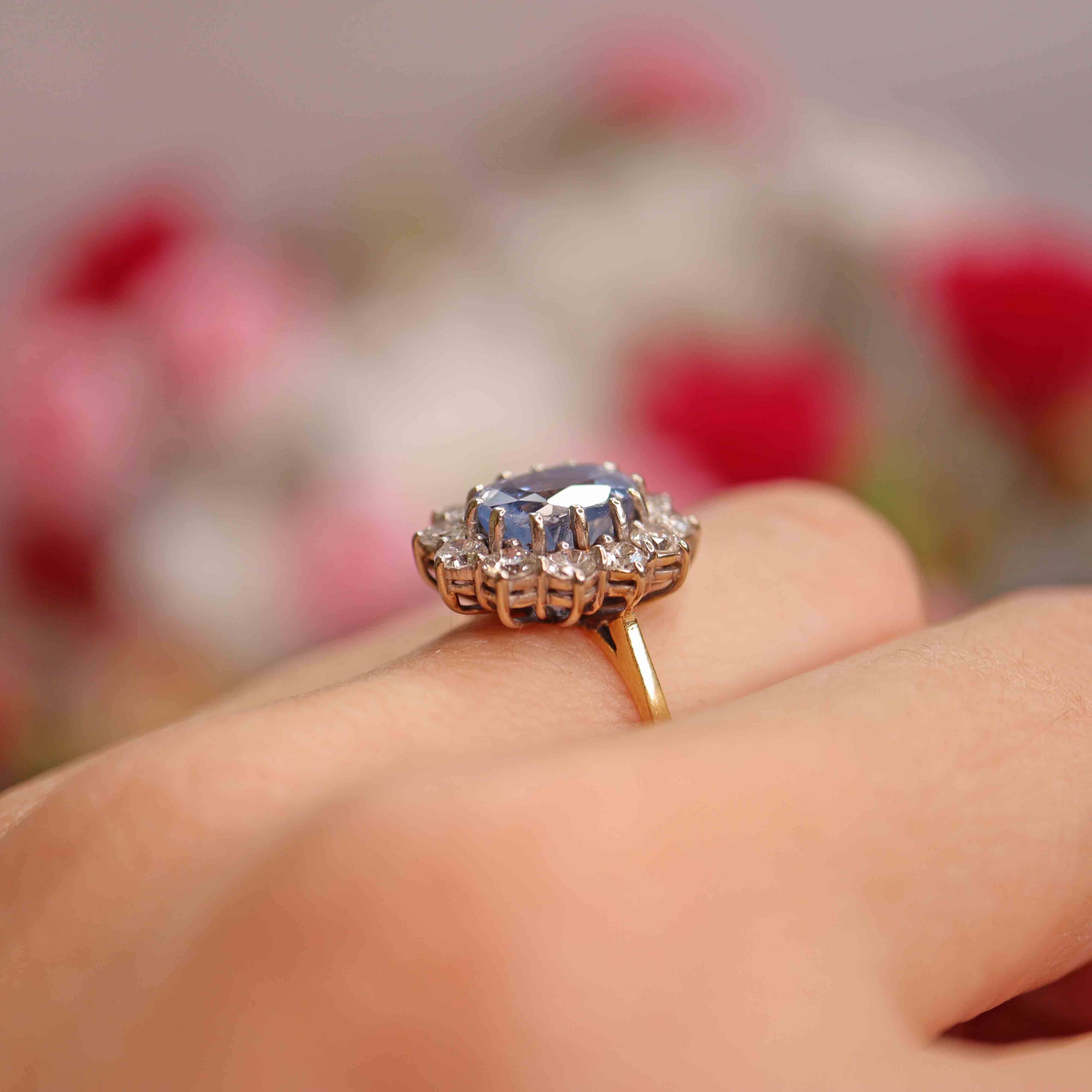Ellibelle Jewellery Vintage 1984 Ceylon Sapphire & Diamond 18ct Gold Cluster Ring (2.87cts)