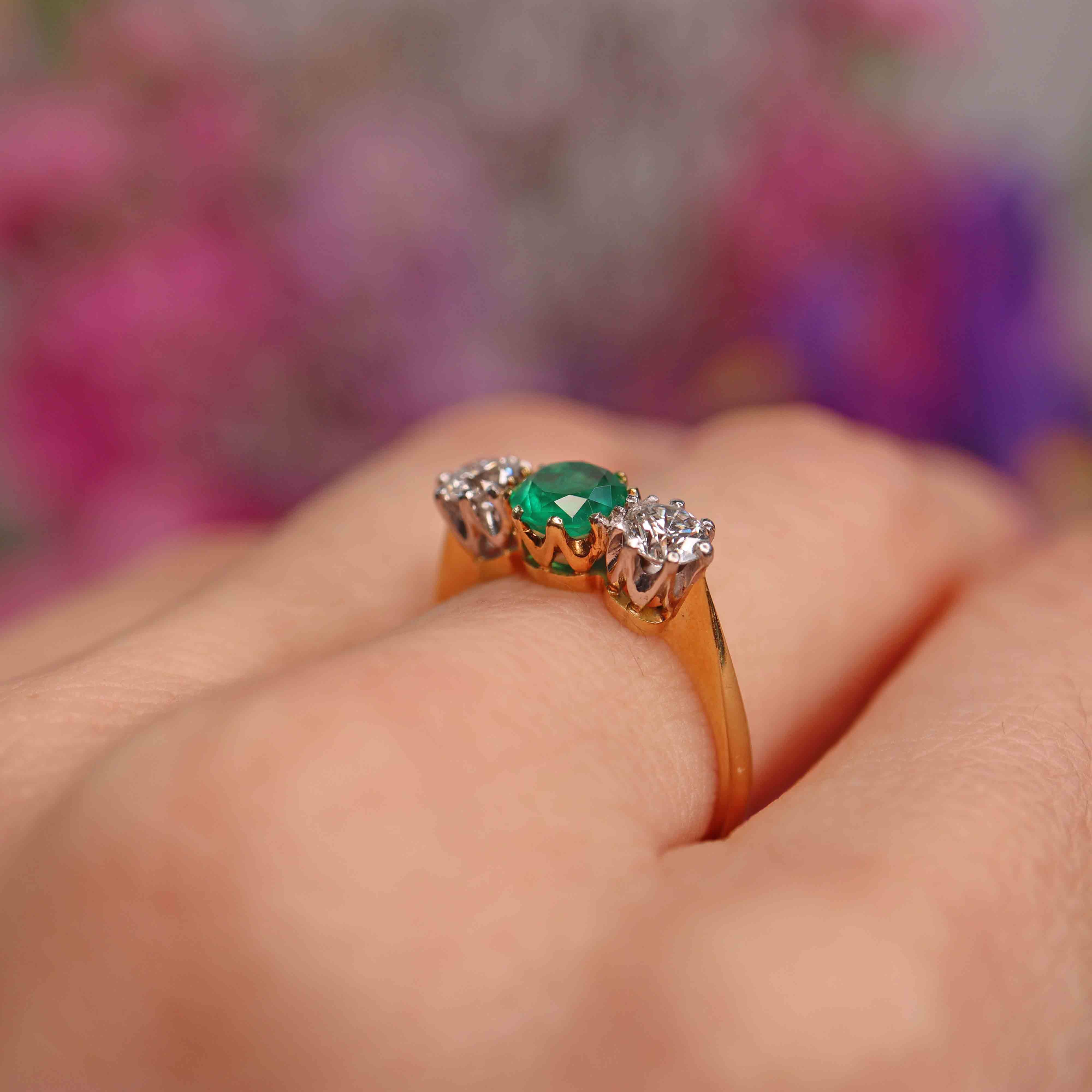 Ellibelle Jewellery Vintage 1985 Emerald & Diamond 18ct Gold Three-Stone Trilogy Engagement Ring (0.53cts)