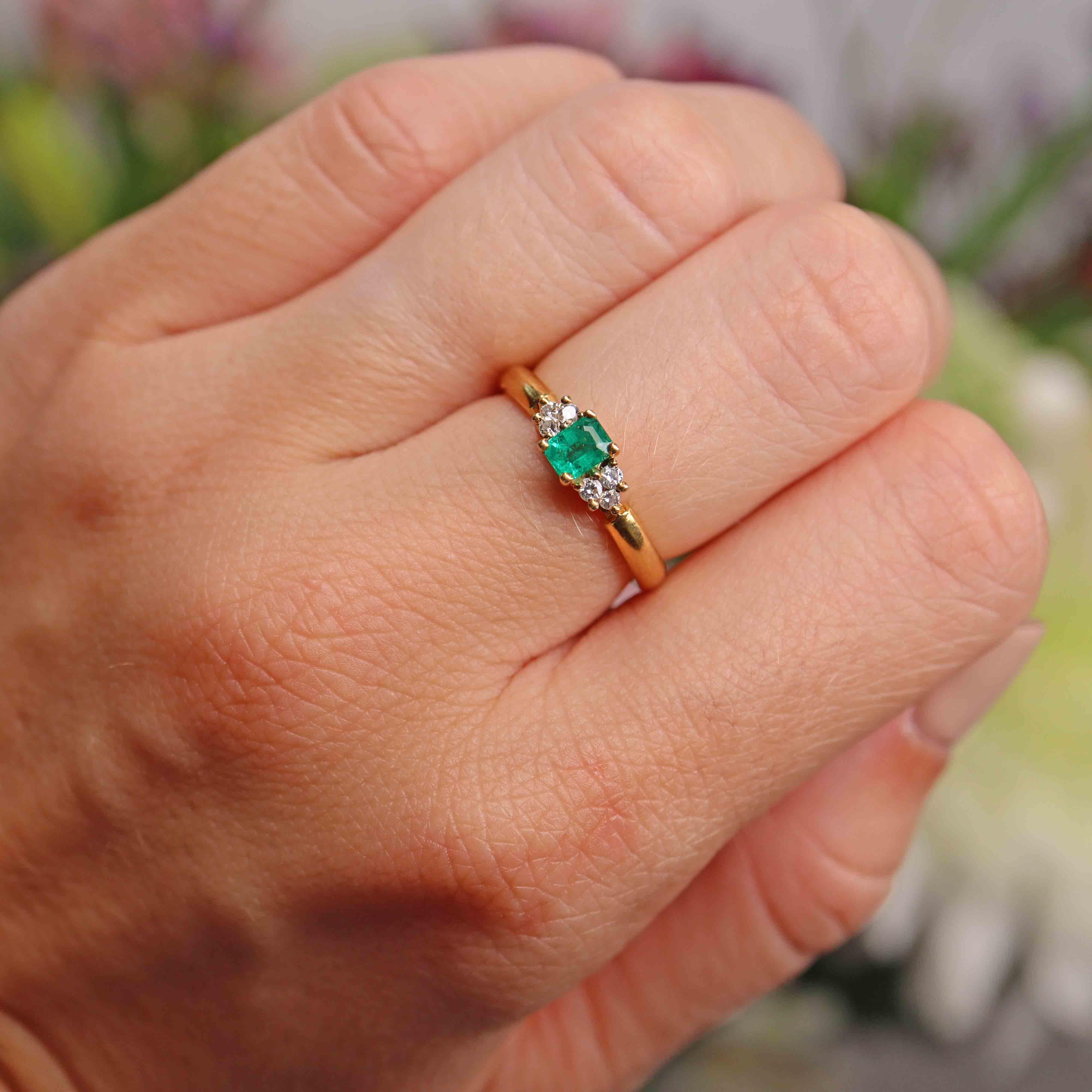 Ellibelle Jewellery Vintage 1985 Natural Emerald & Diamond 18ct Gold Ring