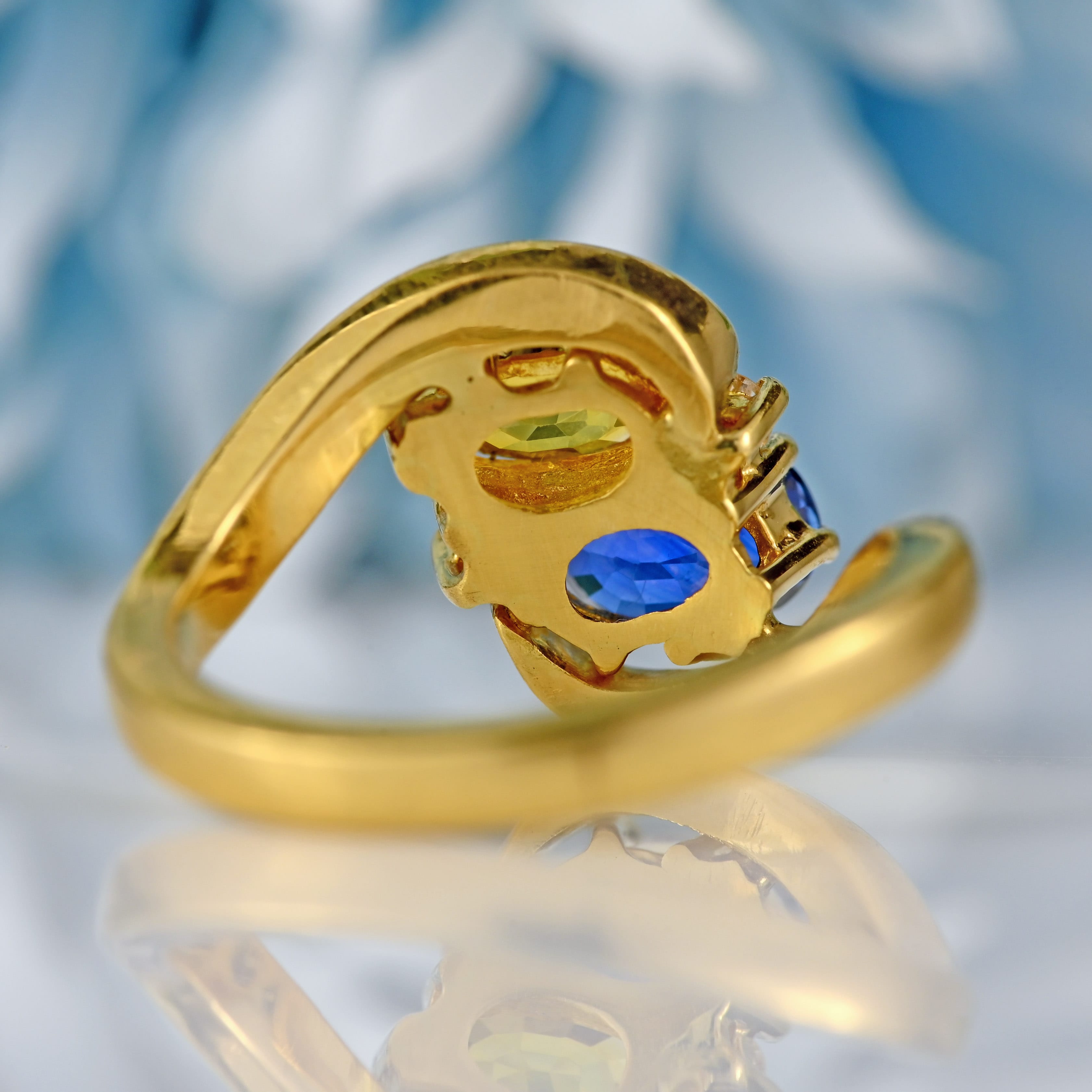Ellibelle Jewellery Vintage 1986 Bi-Colour Yellow & Blue Sapphire 18ct Gold Crossover Ring