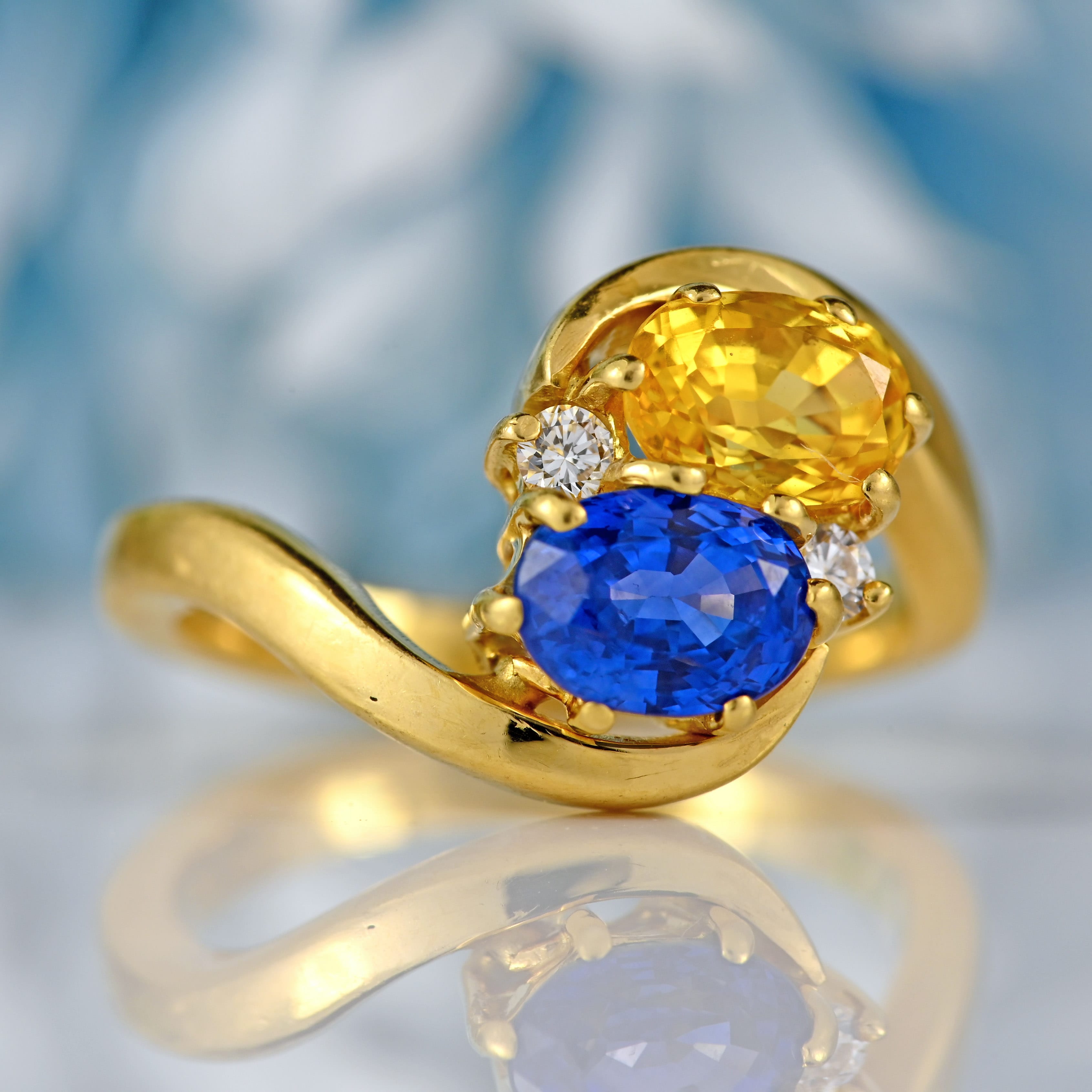 Ellibelle Jewellery Vintage 1986 Bi-Colour Yellow & Blue Sapphire 18ct Gold Crossover Ring