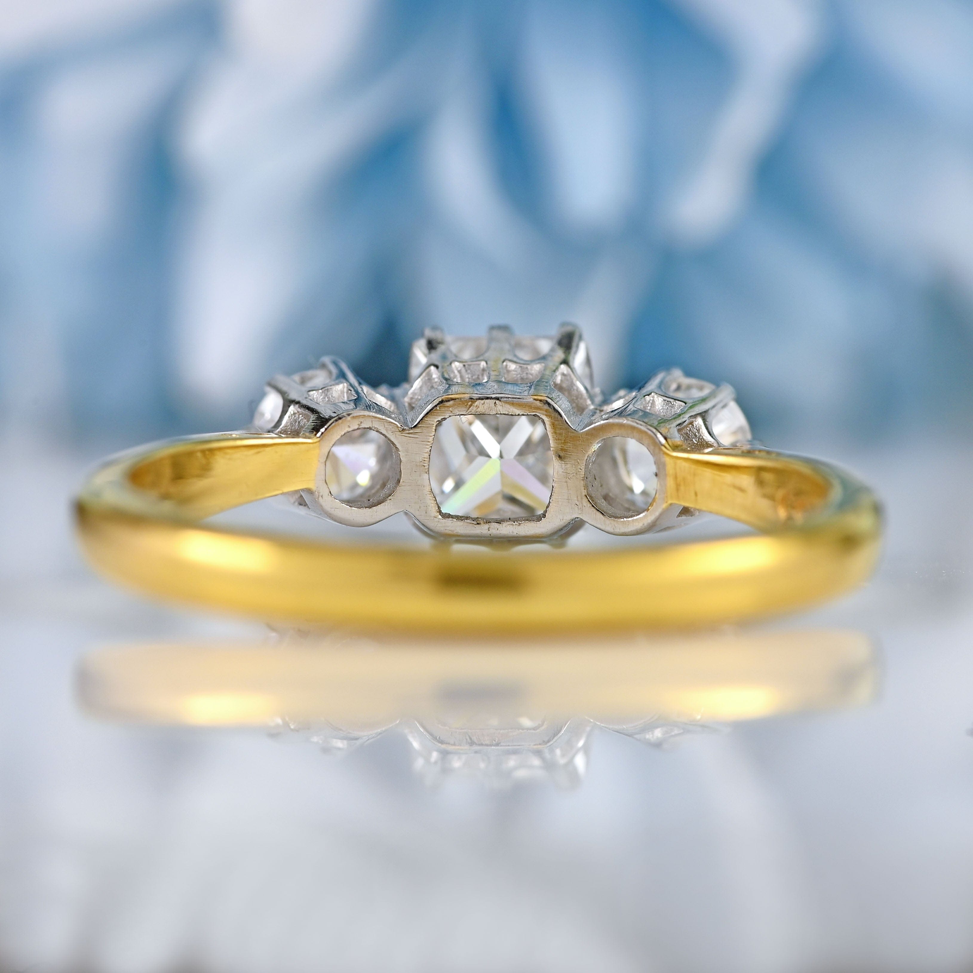 Ellibelle Jewellery Vintage 1986 Princess-Cut Diamond 18ct Gold Three-Stone Engagement Ring (1.07cts)