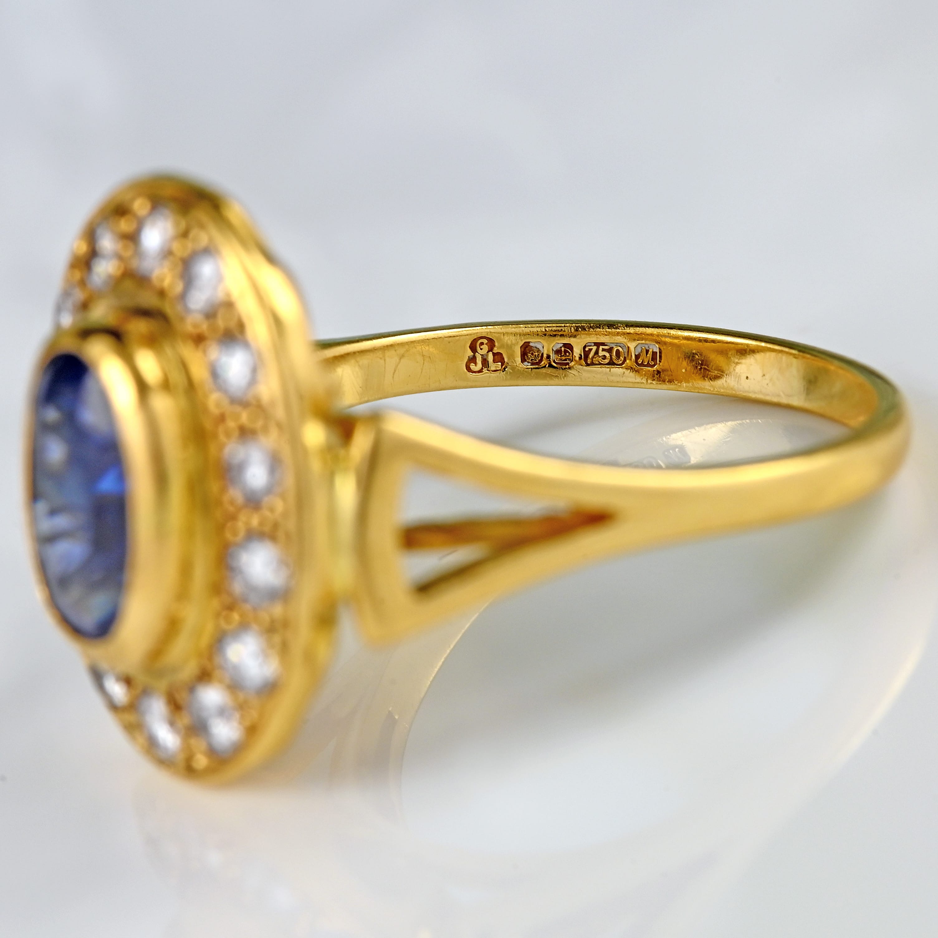 Ellibelle Jewellery Vintage 1986 Sapphire & Diamond 18ct Gold Cluster Engagement Ring (2.30cts)