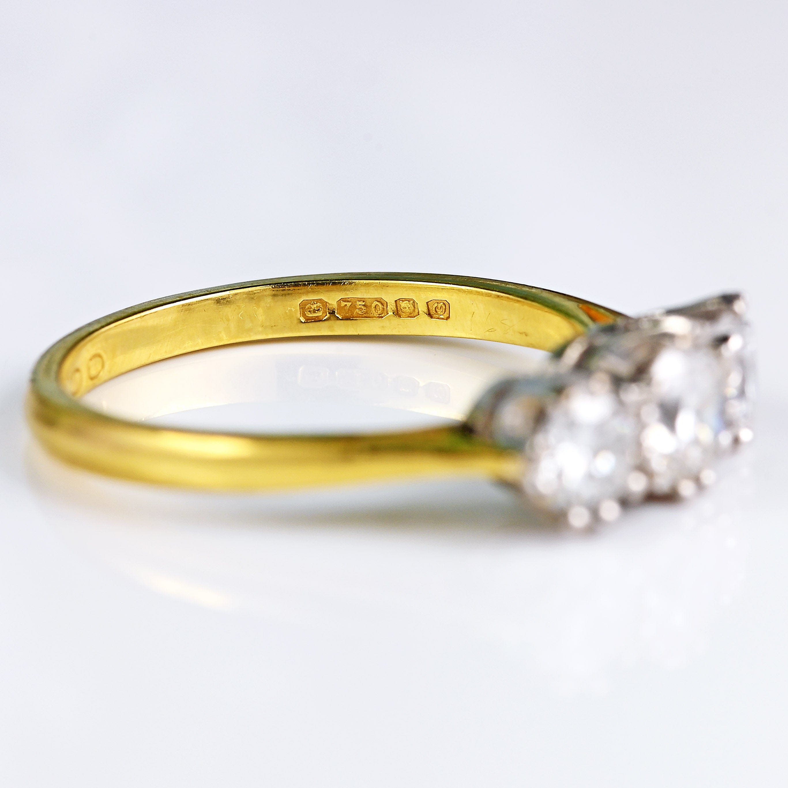 Ellibelle Jewellery Vintage 1988 Diamond 18ct Gold Three-Stone Engagement Ring (1.00ct)