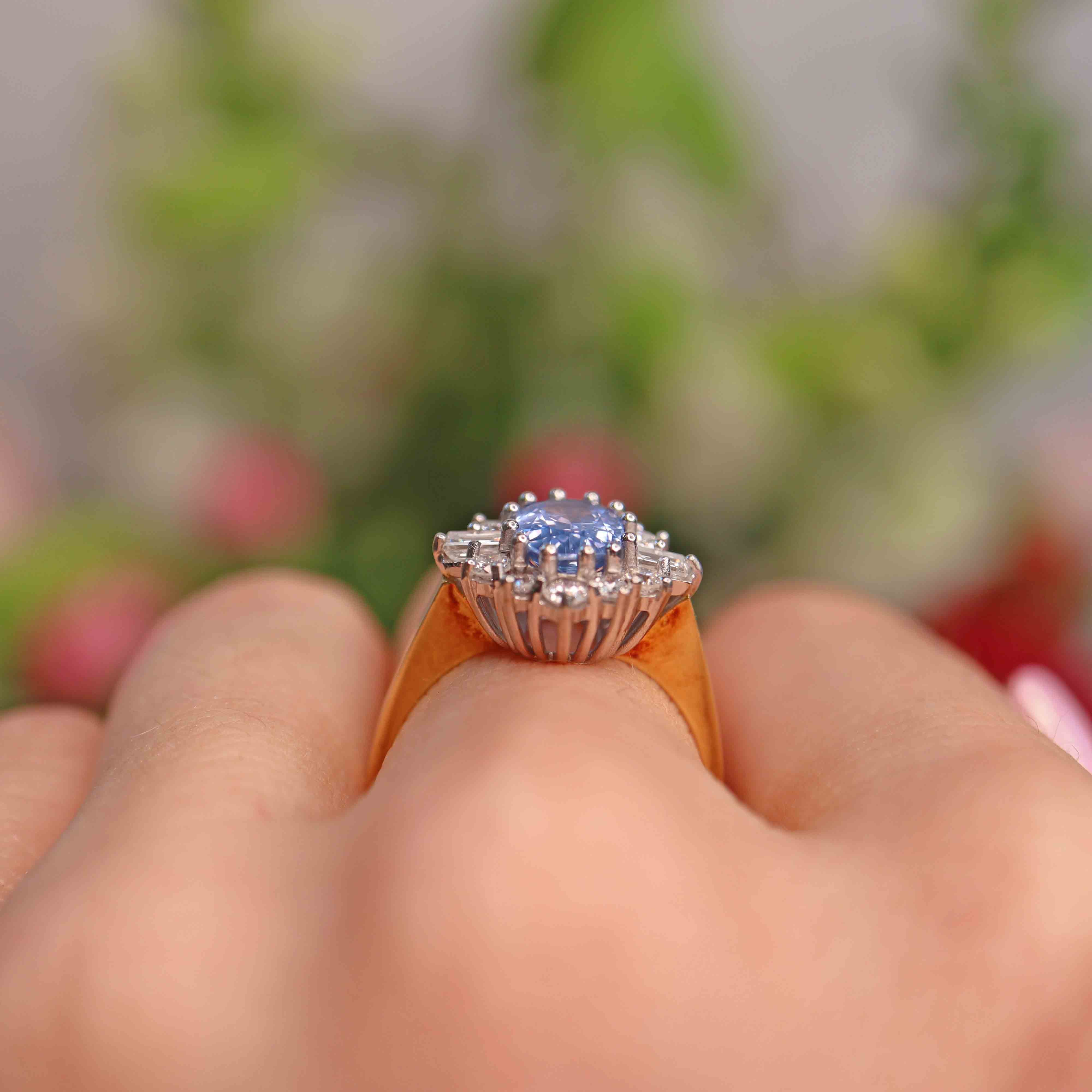Ellibelle Jewellery Vintage 1989 Ceylon Sapphire & Diamond 18ct Gold Cluster Ring (1.37cts)
