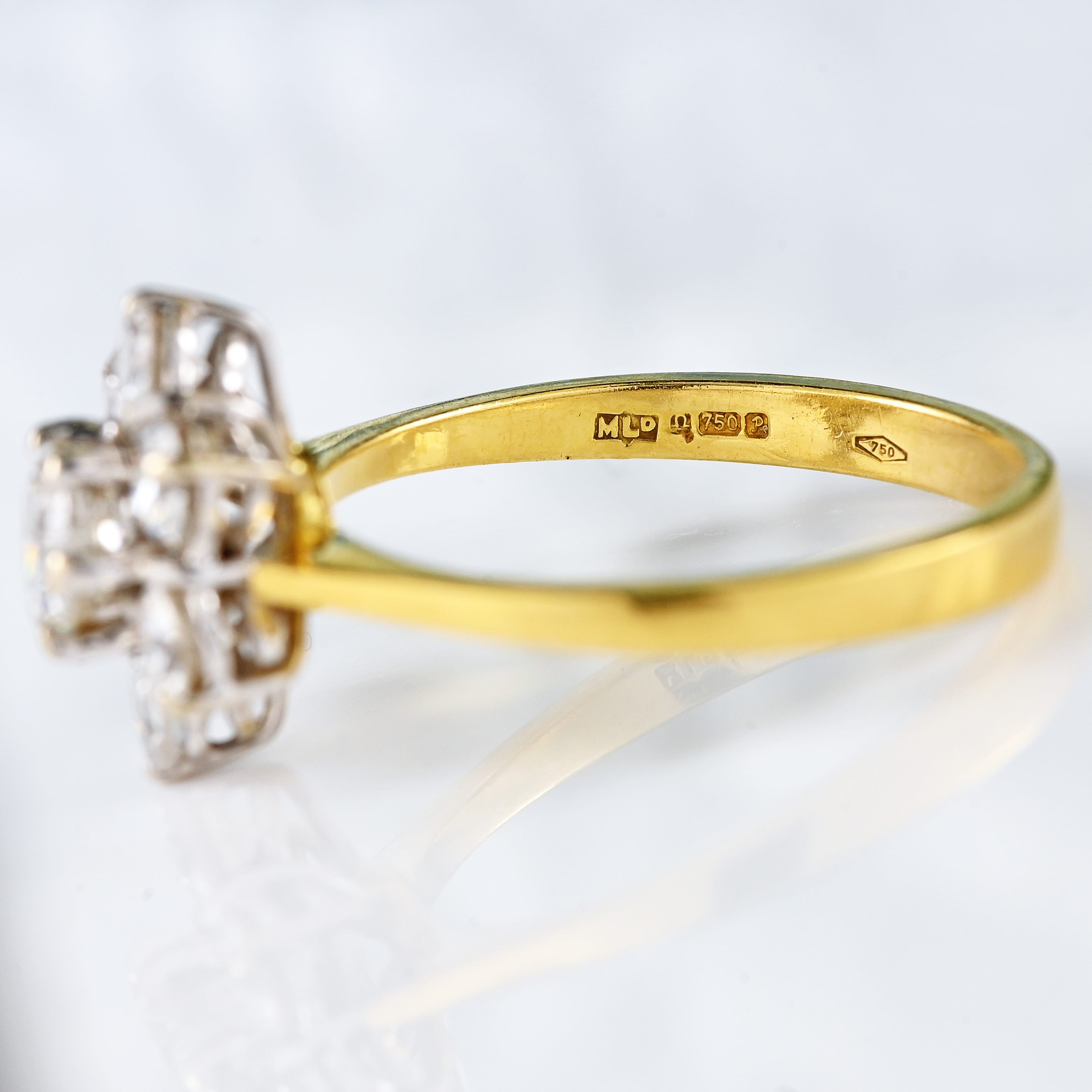 Ellibelle Jewellery Vintage 1989 Diamond 18ct Gold Daisy Cluster Ring (1.32cts)